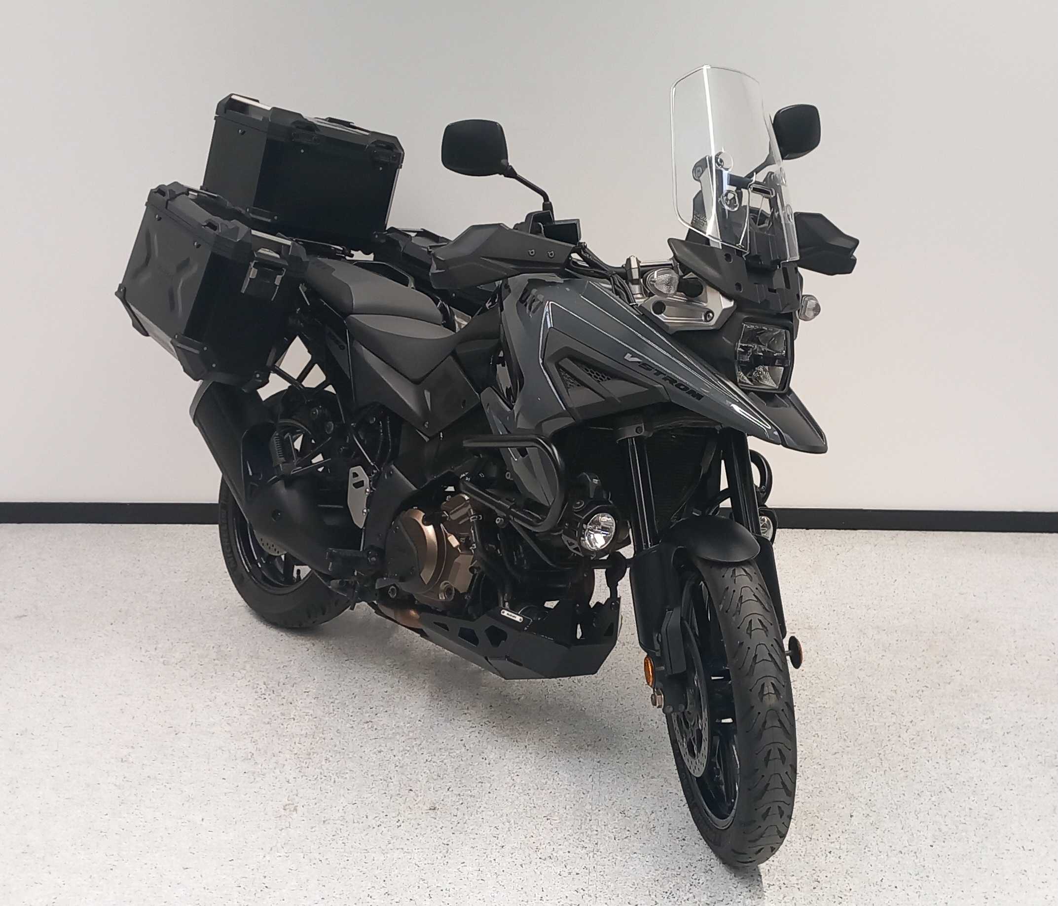 Suzuki DL 1050 V-Strom 2022 HD vue 3/4 droite