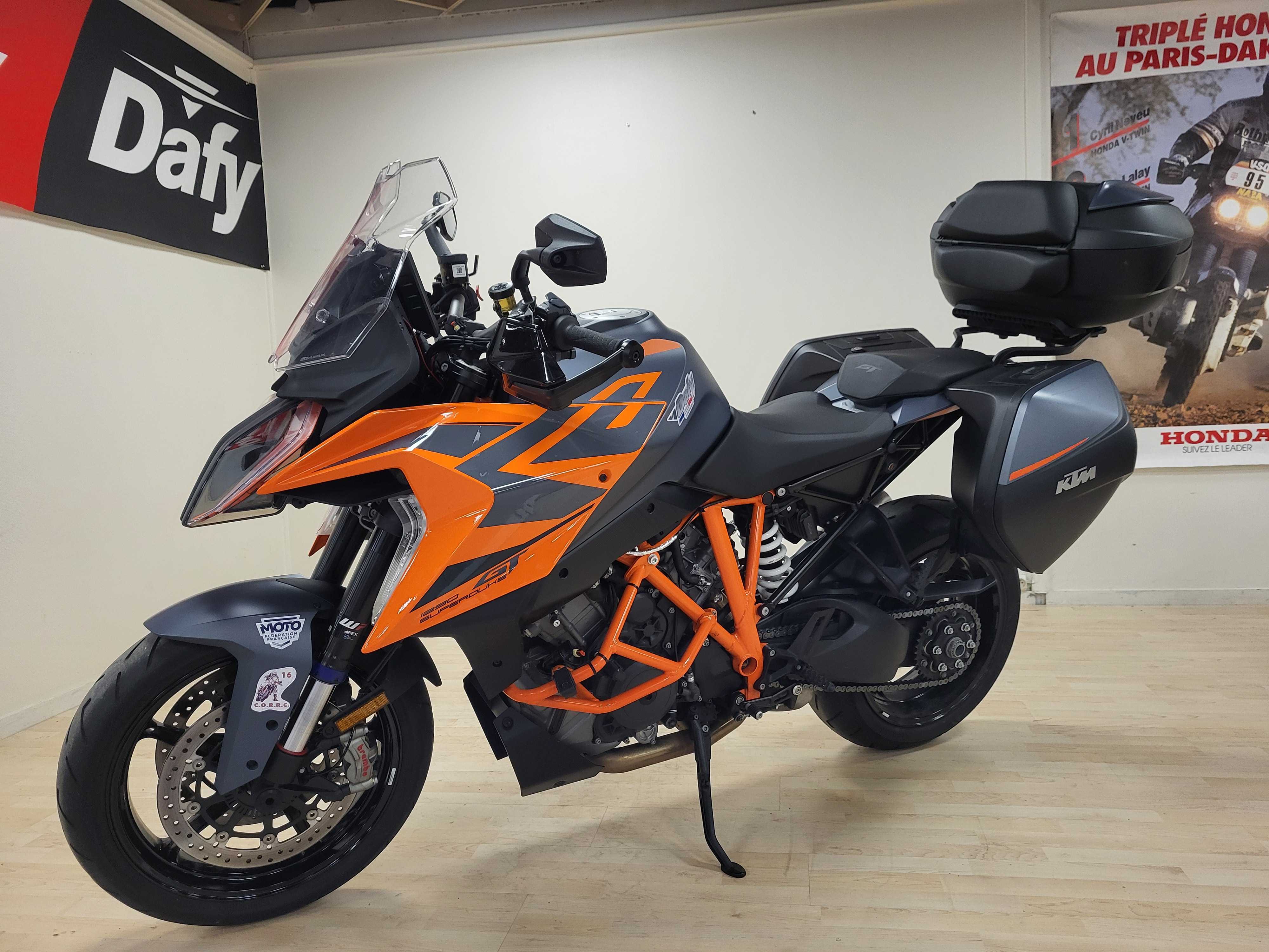 KTM 1290 Super Duke GT 2021 HD vue avant