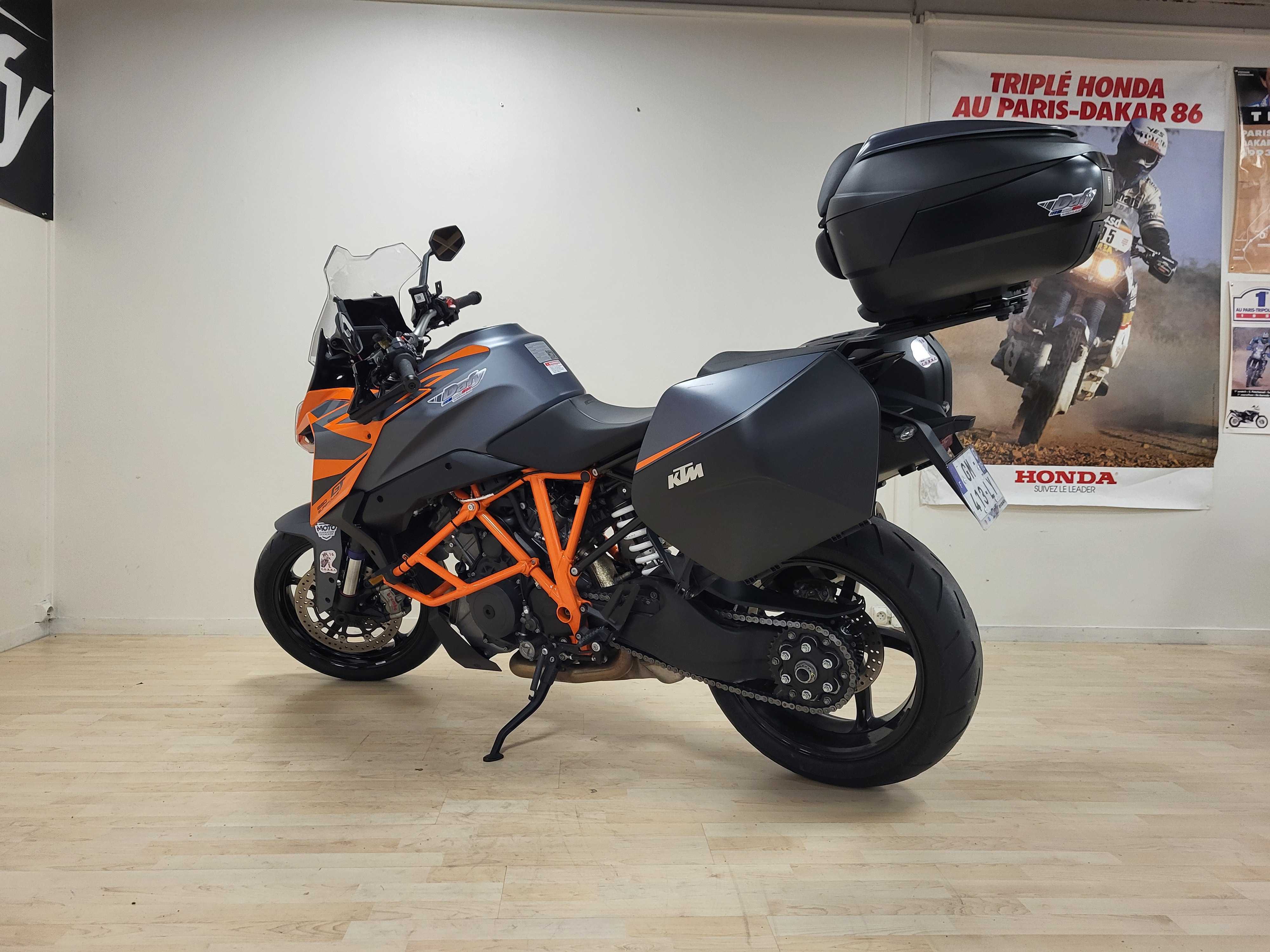 KTM 1290 Super Duke GT 2021 HD vue arrière