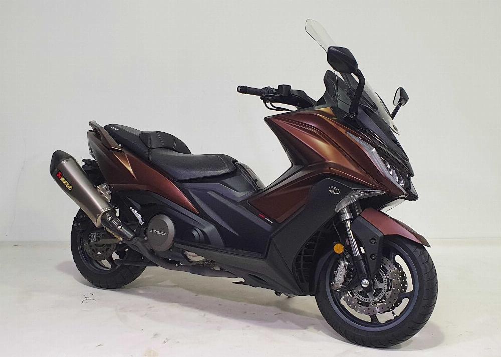 Kymco AK 550 2018 vue 3/4 droite