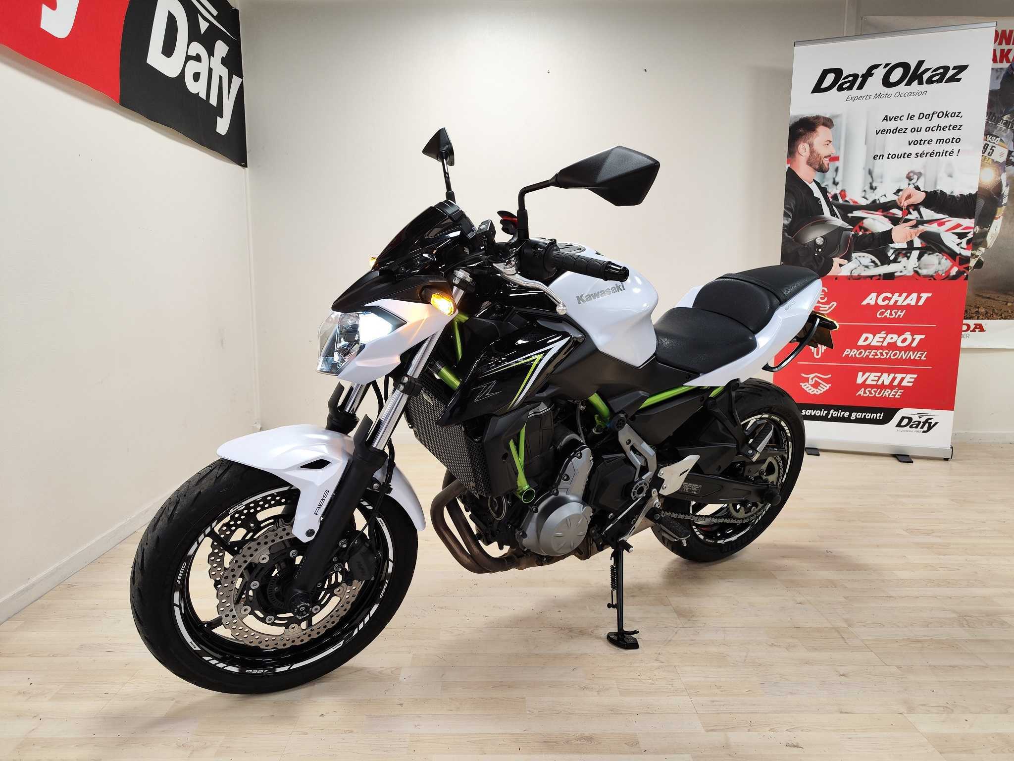 Kawasaki Z 650 2017 HD vue avant