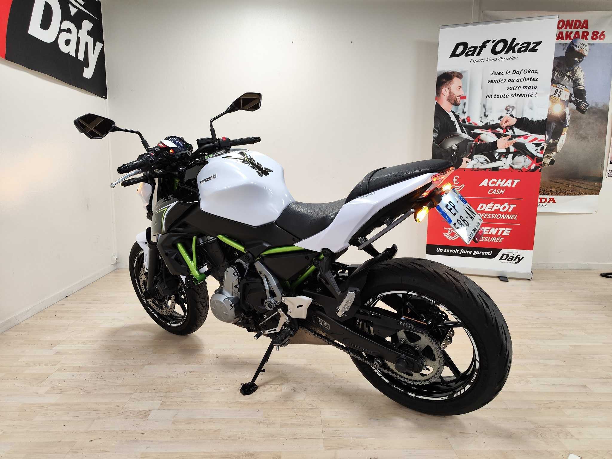 Kawasaki Z 650 2017 HD vue arrière