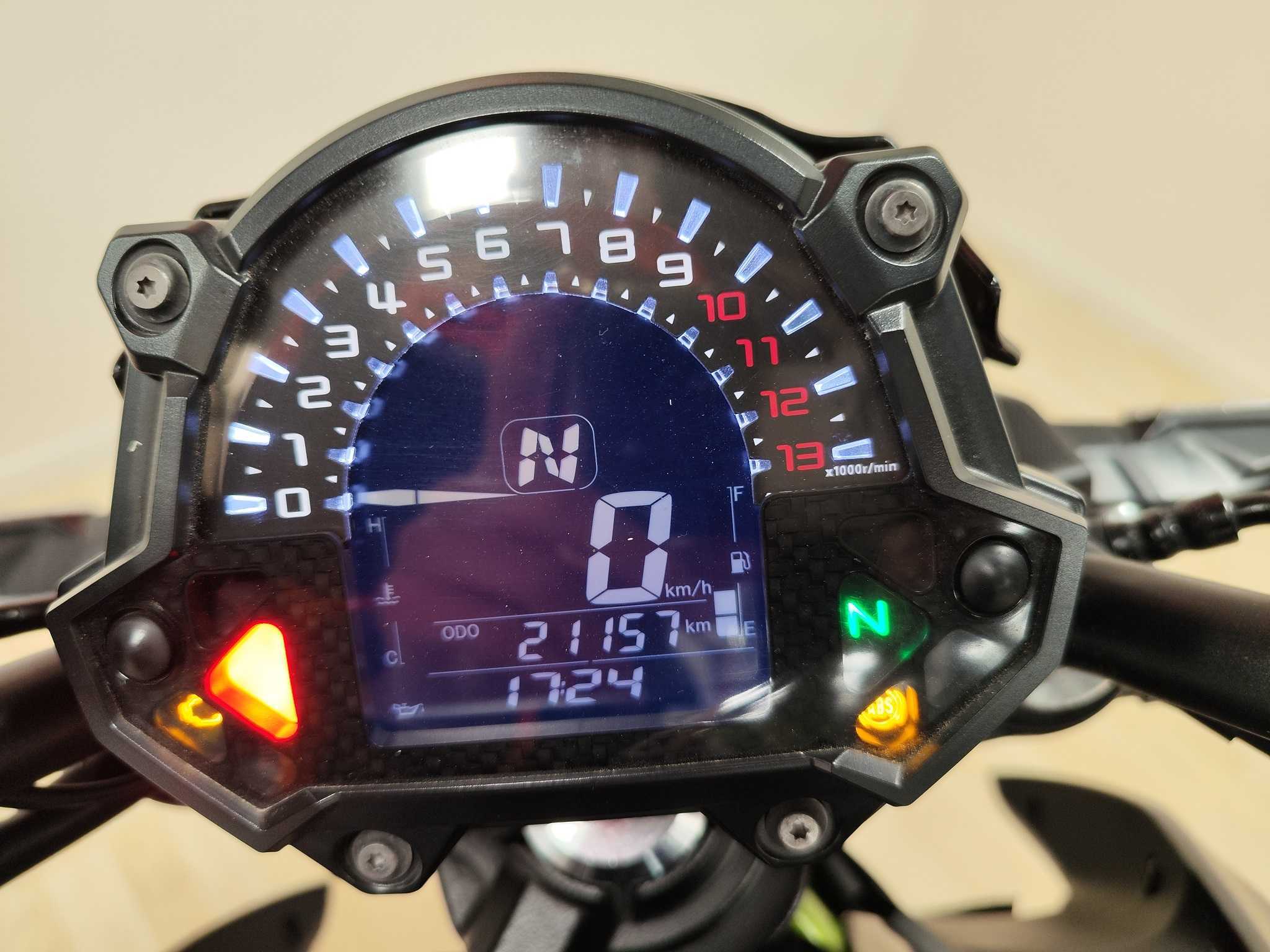 Kawasaki Z 650 2017 HD vue gauche