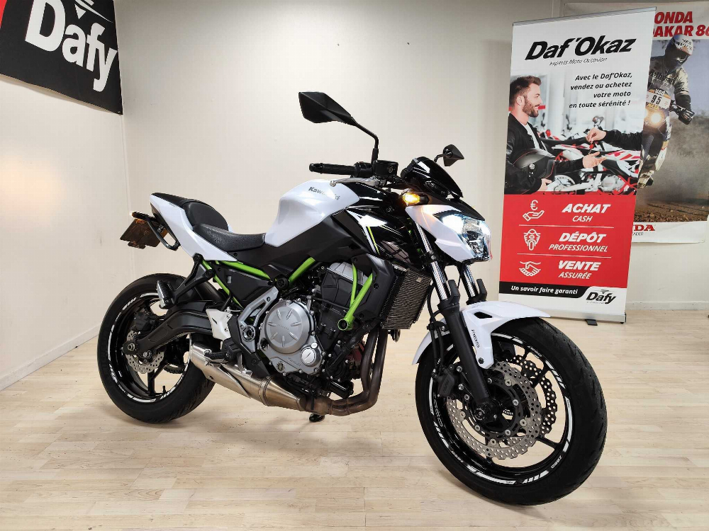 Kawasaki Z 650 2017 vue 3/4 droite