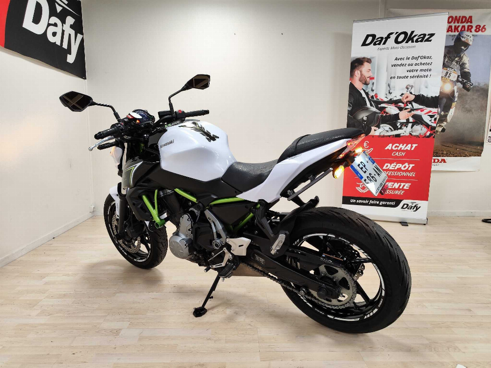 Kawasaki Z 650 2017 vue arrière