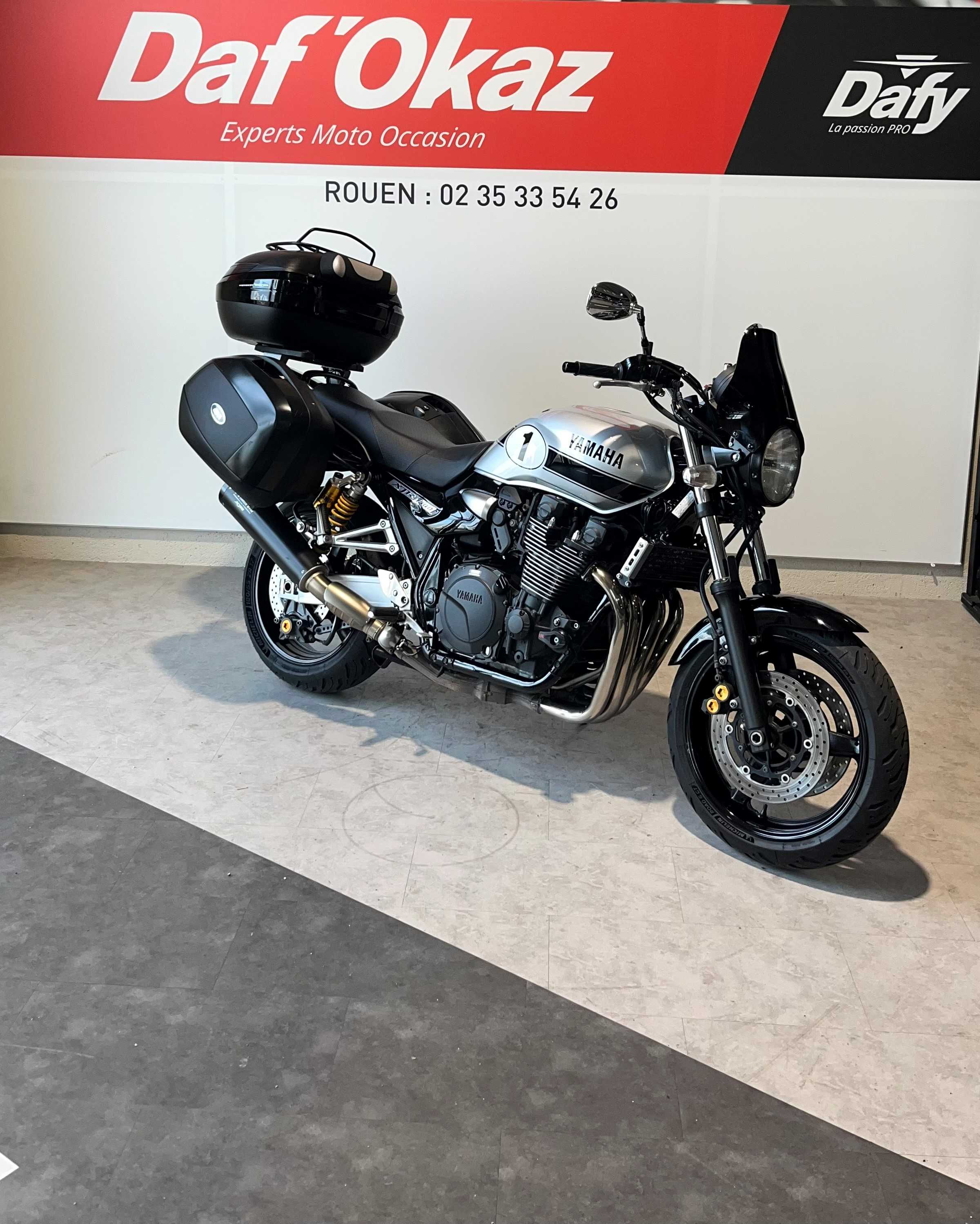 Yamaha XJR1300 2014 HD vue 3/4 droite