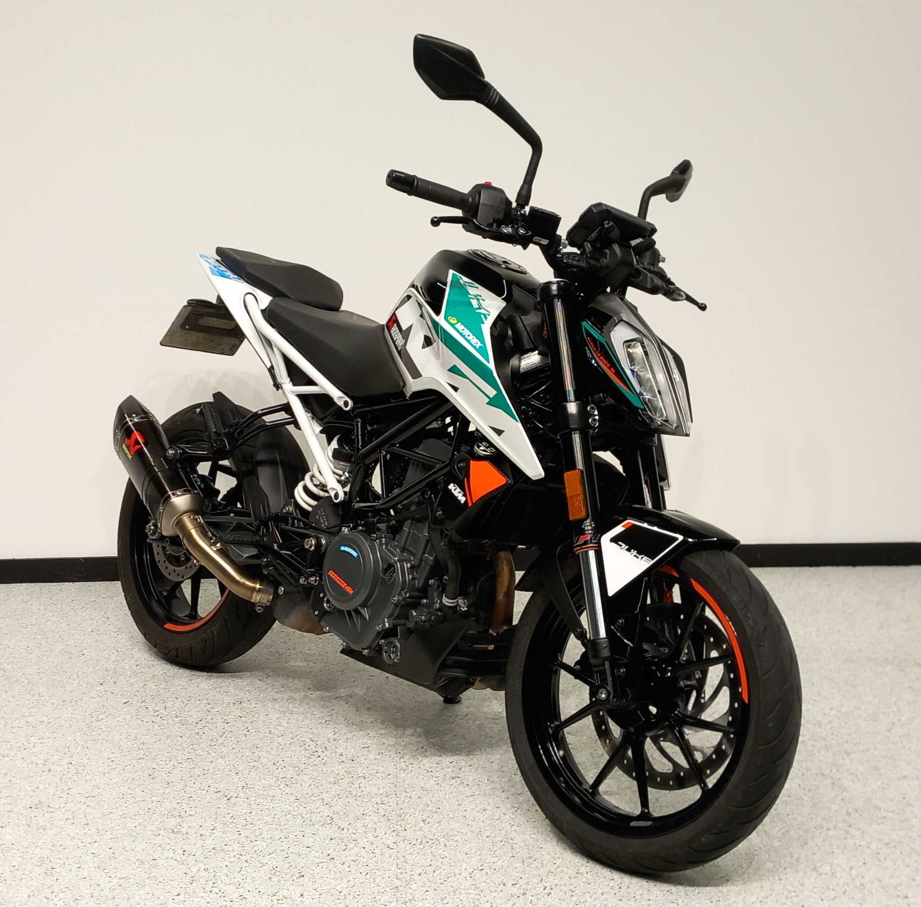 KTM 390 Duke 2021 HD vue 3/4 droite