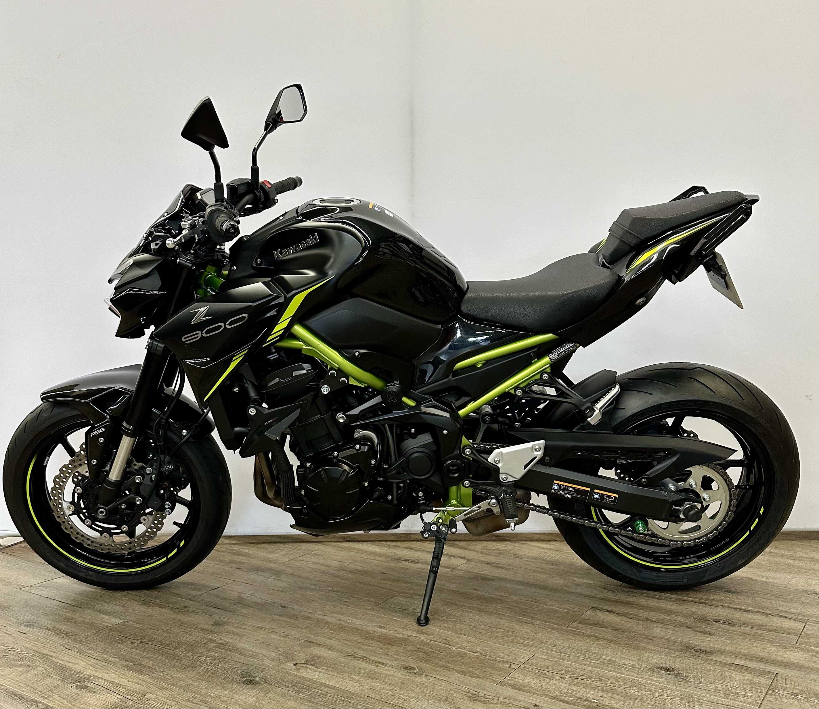 Kawasaki Z 900 2022 HD vue gauche