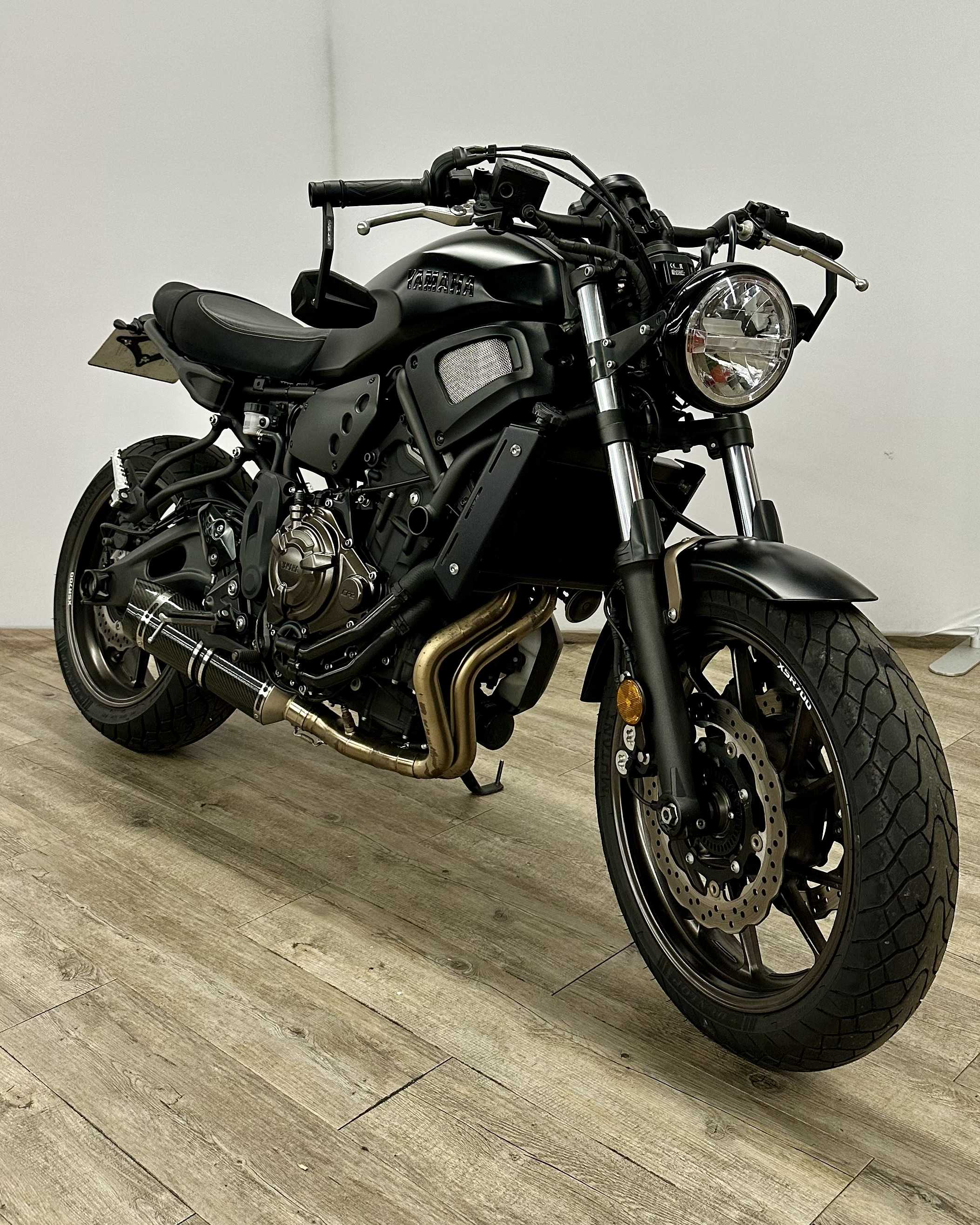 Yamaha XSR 700 2018 HD vue 3/4 droite