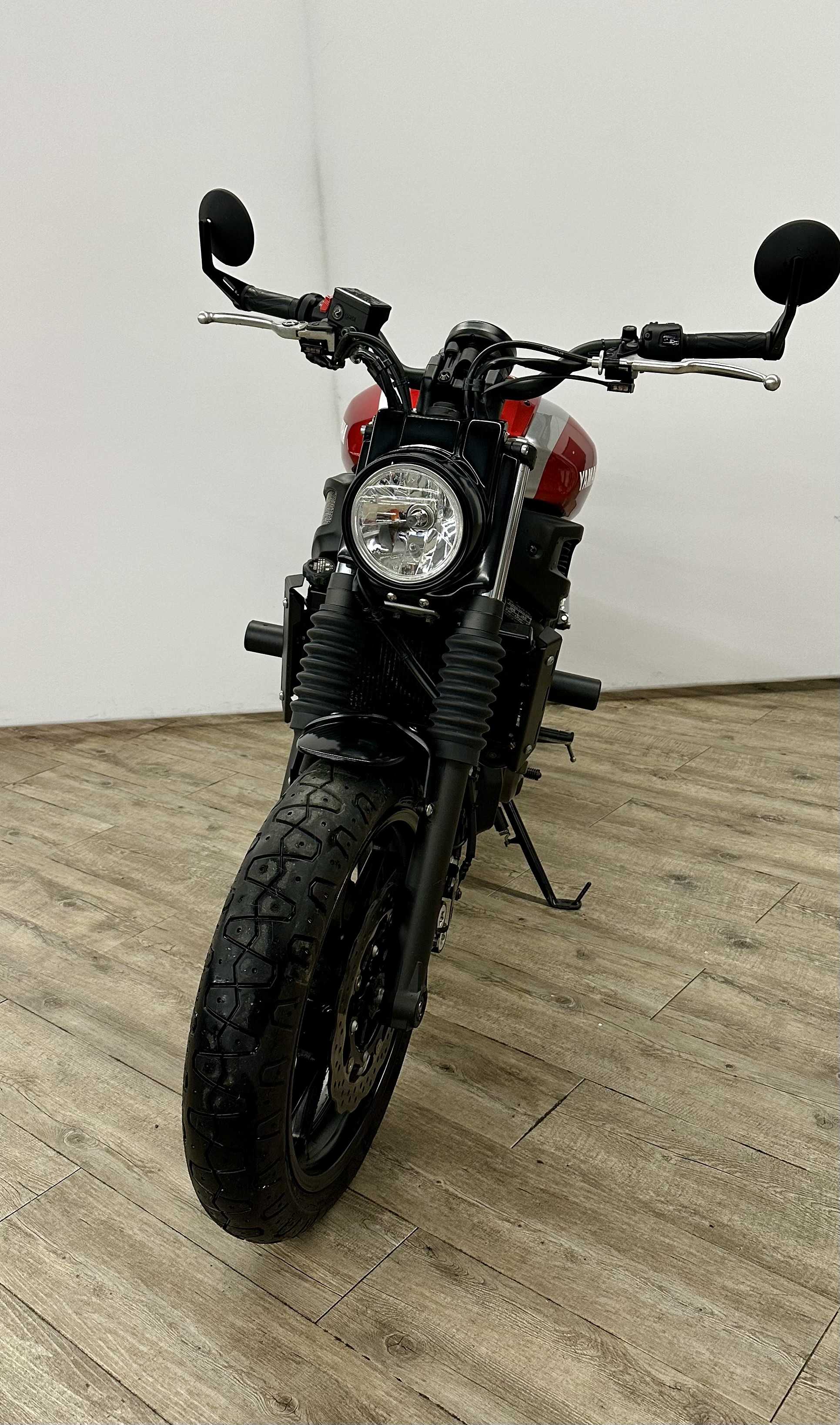 Yamaha XSR 700 2018 HD vue avant