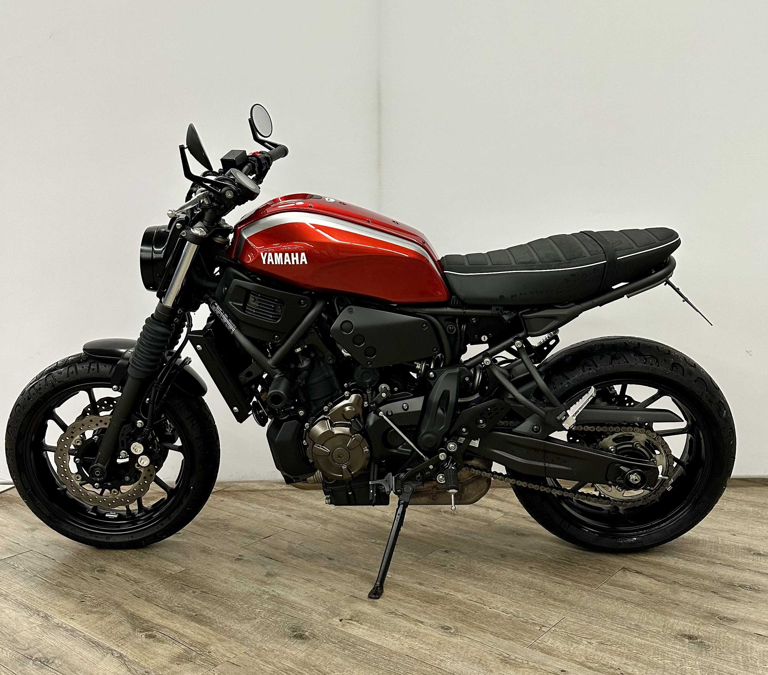 Yamaha XSR 700 2018 HD vue gauche