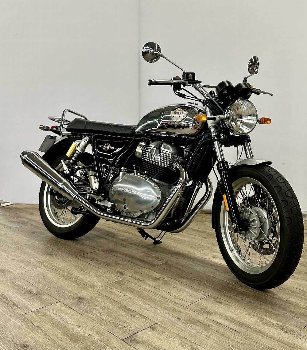 Royal Enfield 650 INTERCEPTOR 650 2019 vue 3/4 droite