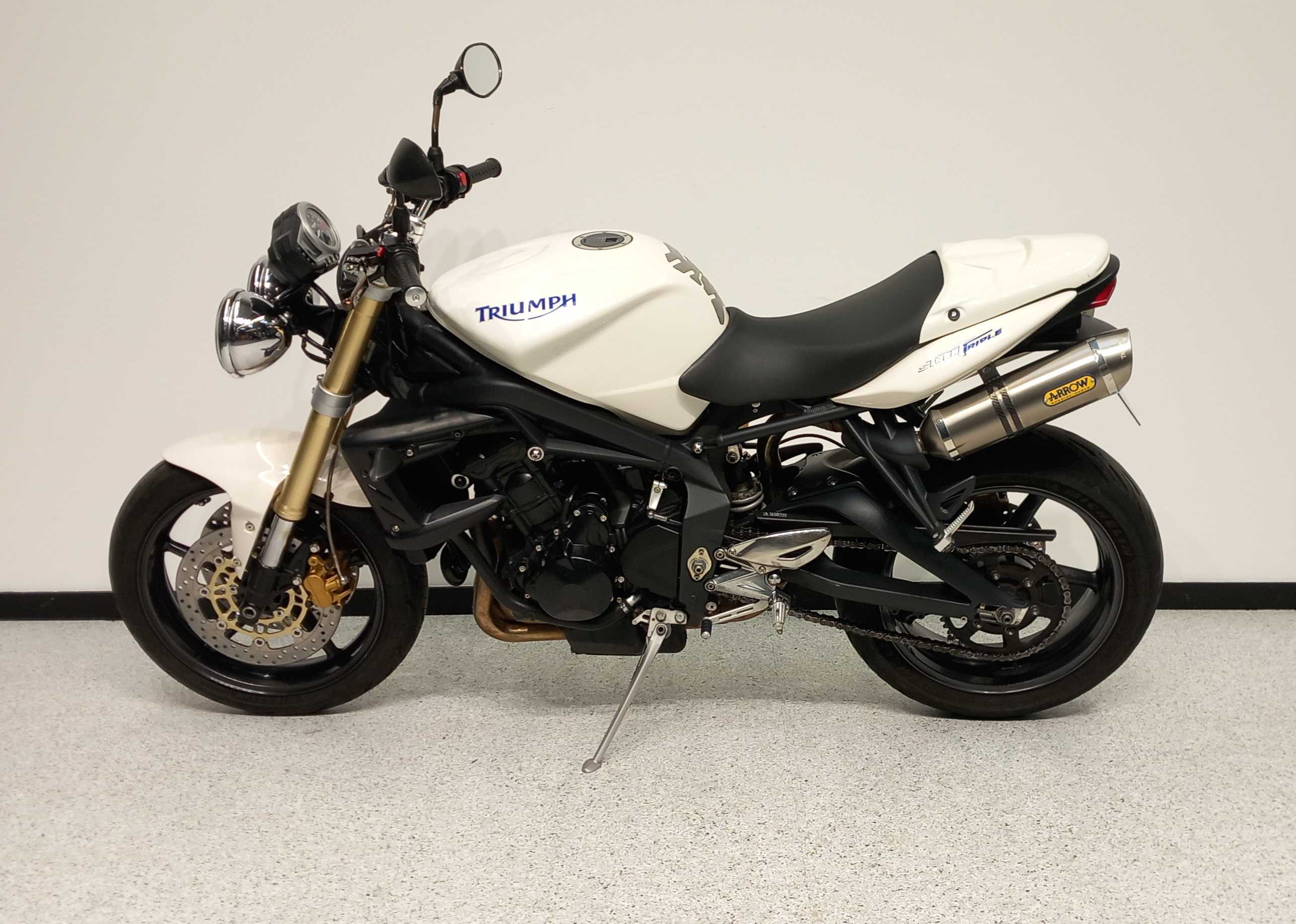 Triumph 675 Street Triple 2007 HD vue gauche