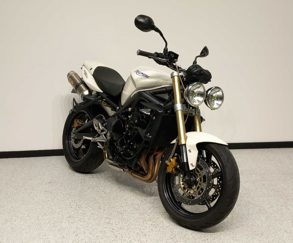 Triumph 675 Street Triple 2007 vue 3/4 droite