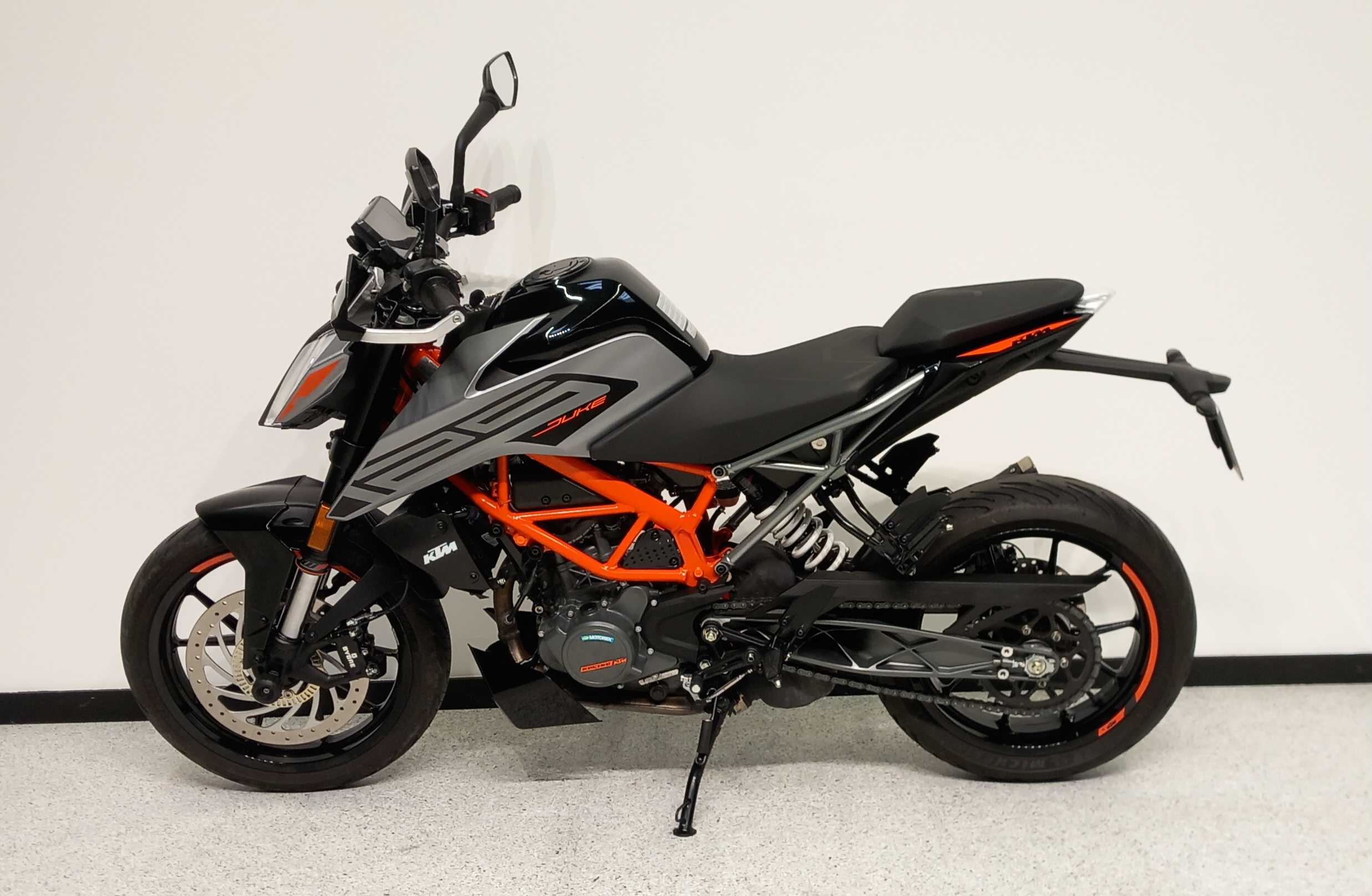 KTM 125 Duke 2021 HD vue gauche