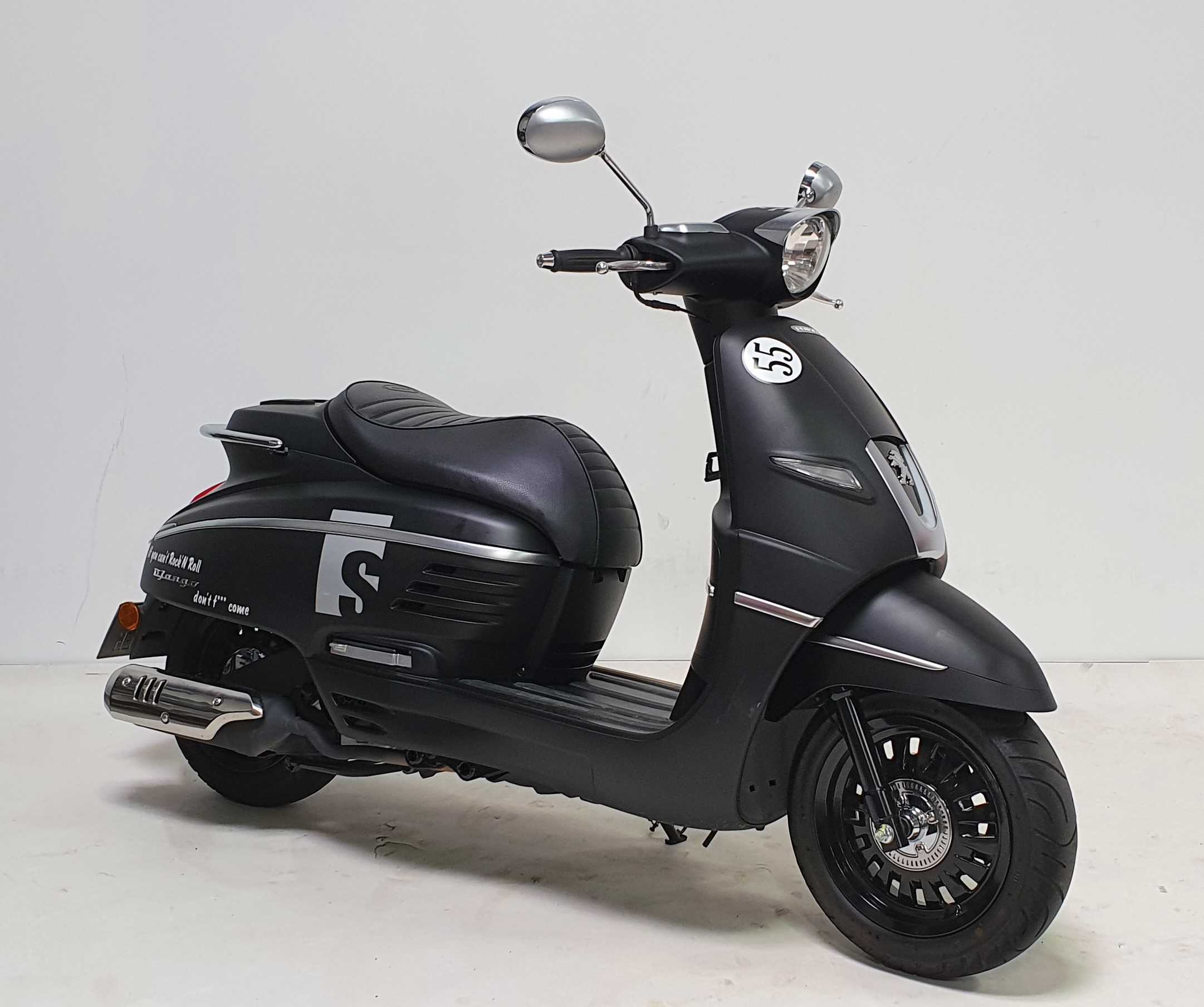 Peugeot 125 DJANGO 2018 HD vue 3/4 droite
