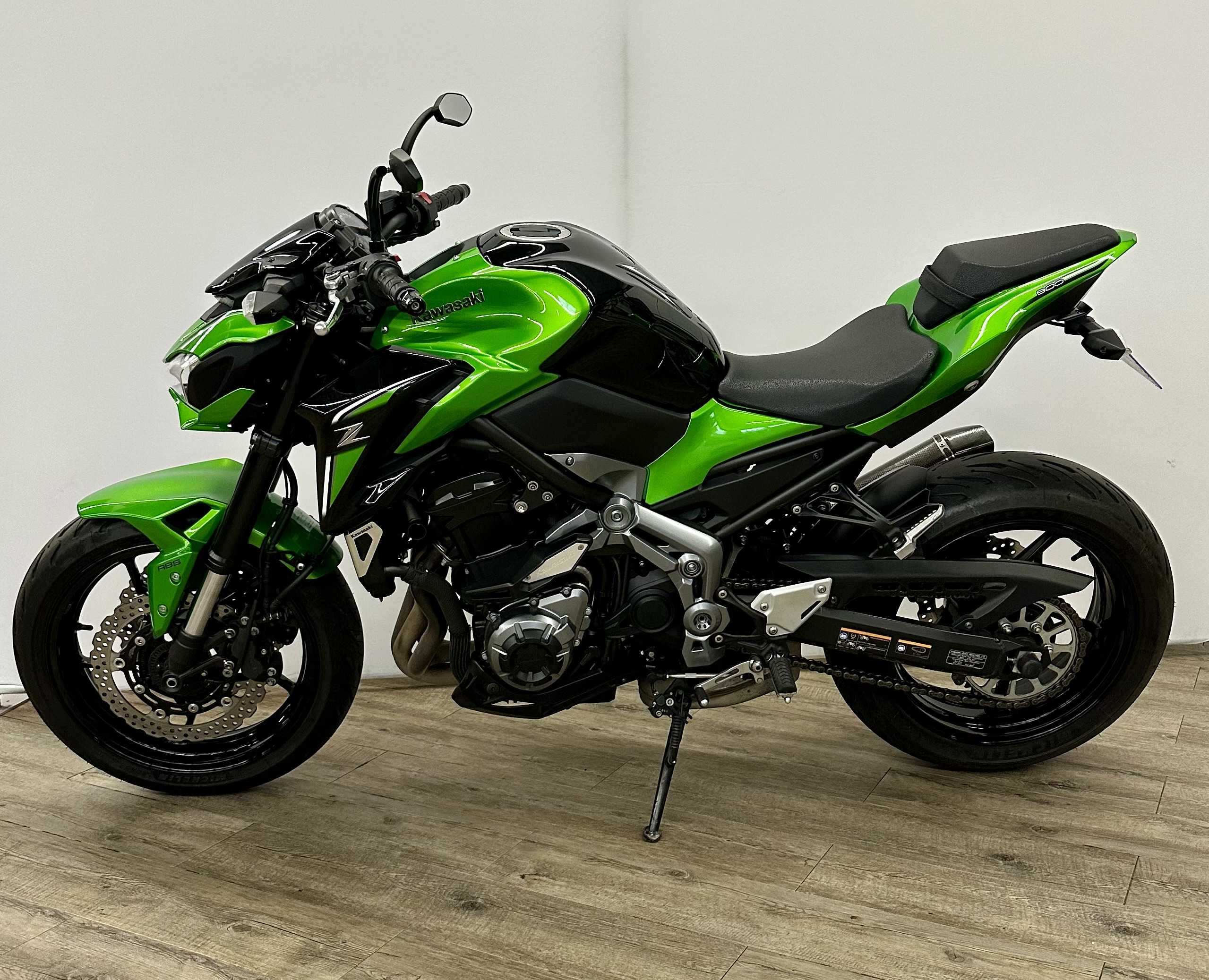 Kawasaki Z 900 2017 HD vue gauche