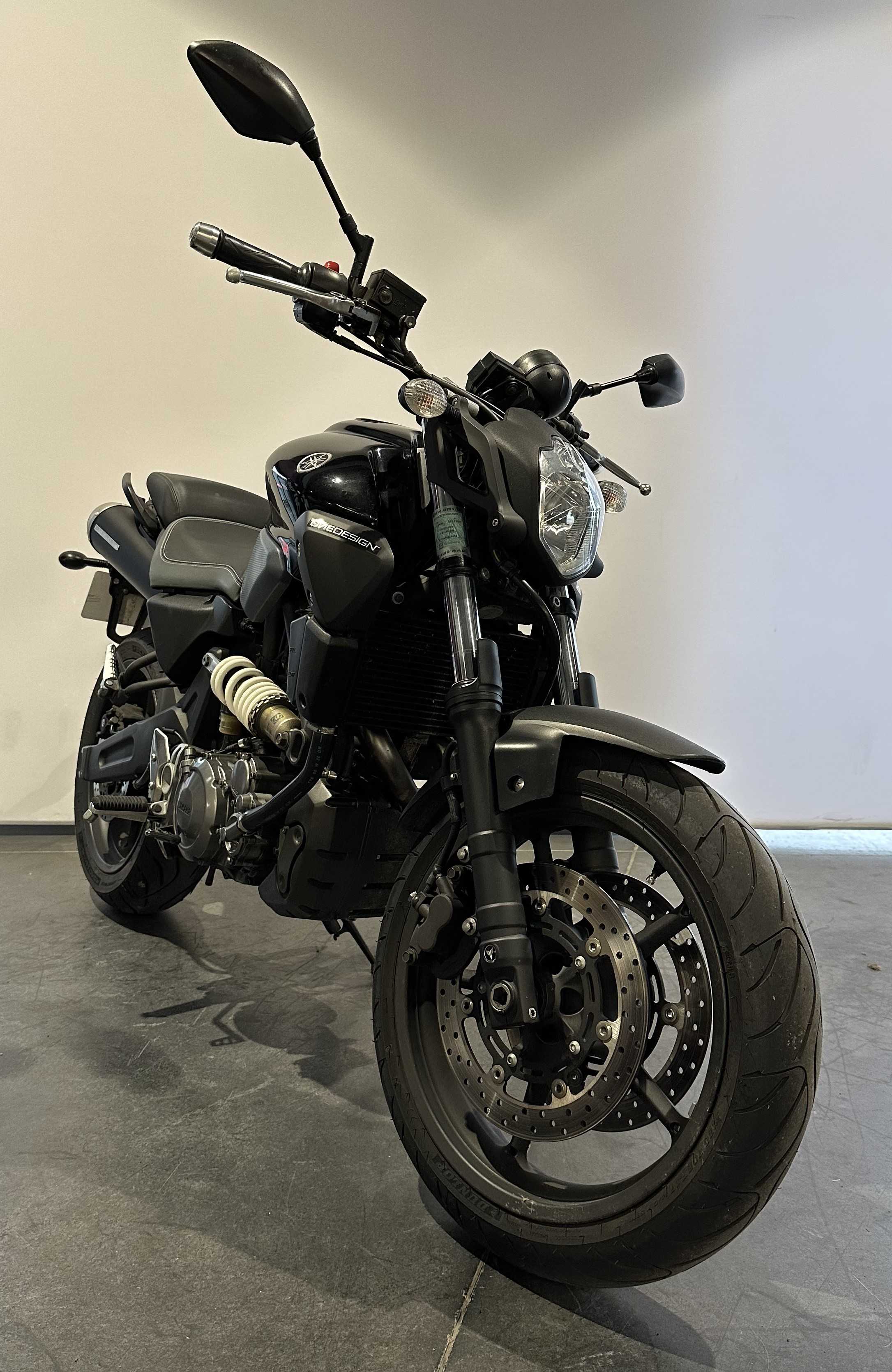 Yamaha MT-03 660 2009 HD vue 3/4 droite