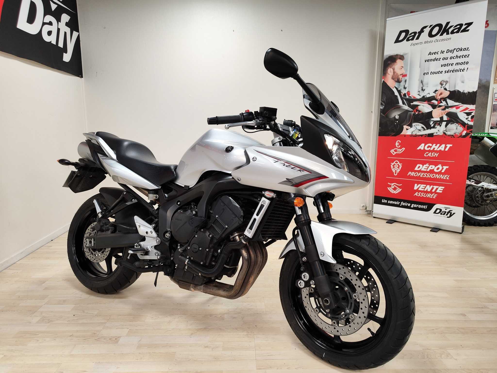 Yamaha FZ6 S Fazer S2 2010 HD vue 3/4 droite