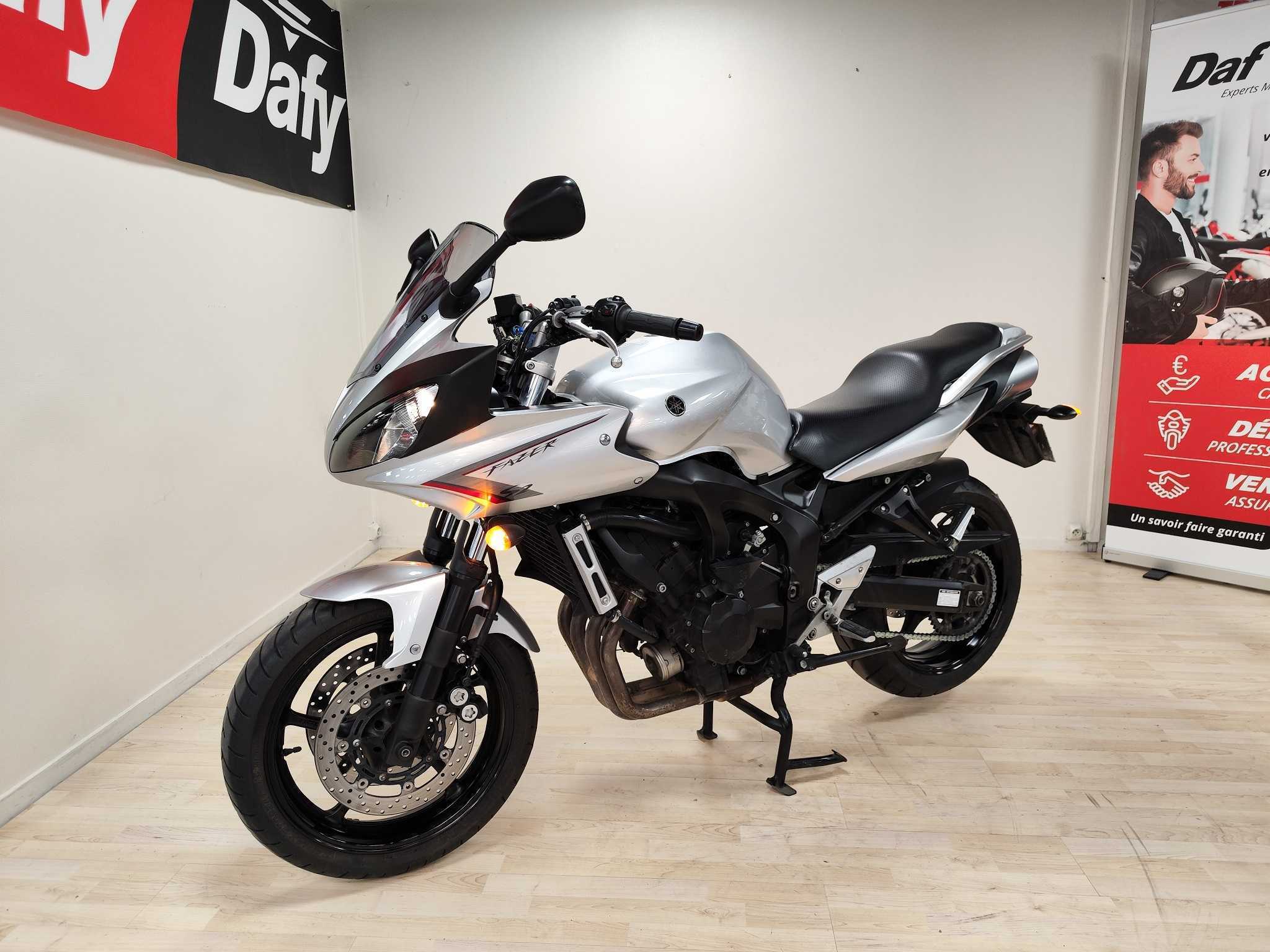 Yamaha FZ6 S Fazer S2 2010 HD vue avant