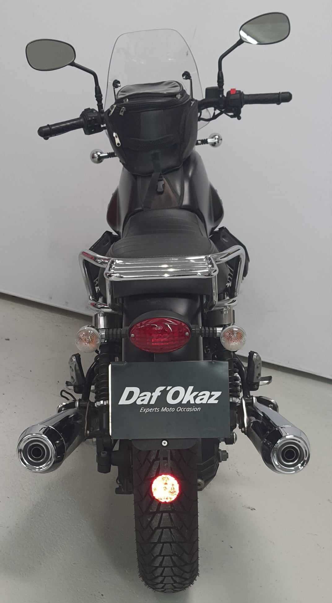 Moto Guzzi V7 II STONE 750 E3 ABS V7 II STONE 750 E3 ABS 2016 HD vue arrière