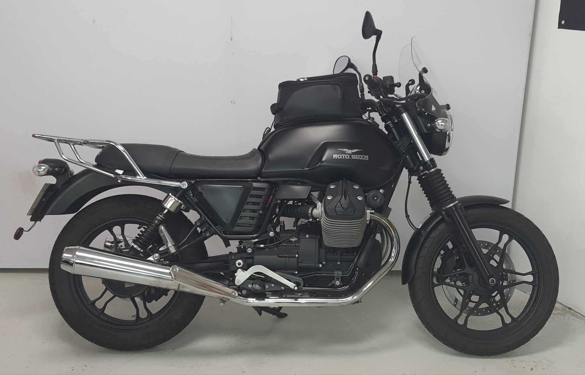 Moto Guzzi V7 II STONE 750 E3 ABS V7 II STONE 750 E3 ABS 2016 HD vue gauche