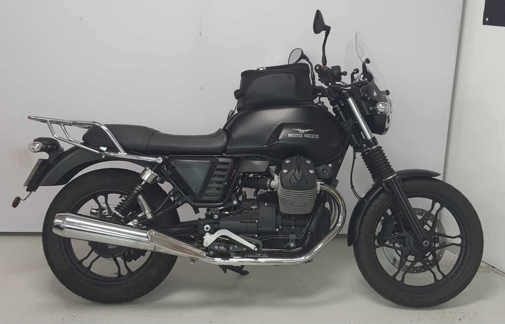 Moto Guzzi V7 II STONE 750 E3 ABS V7 II STONE 750 E3 ABS 2016 vue gauche