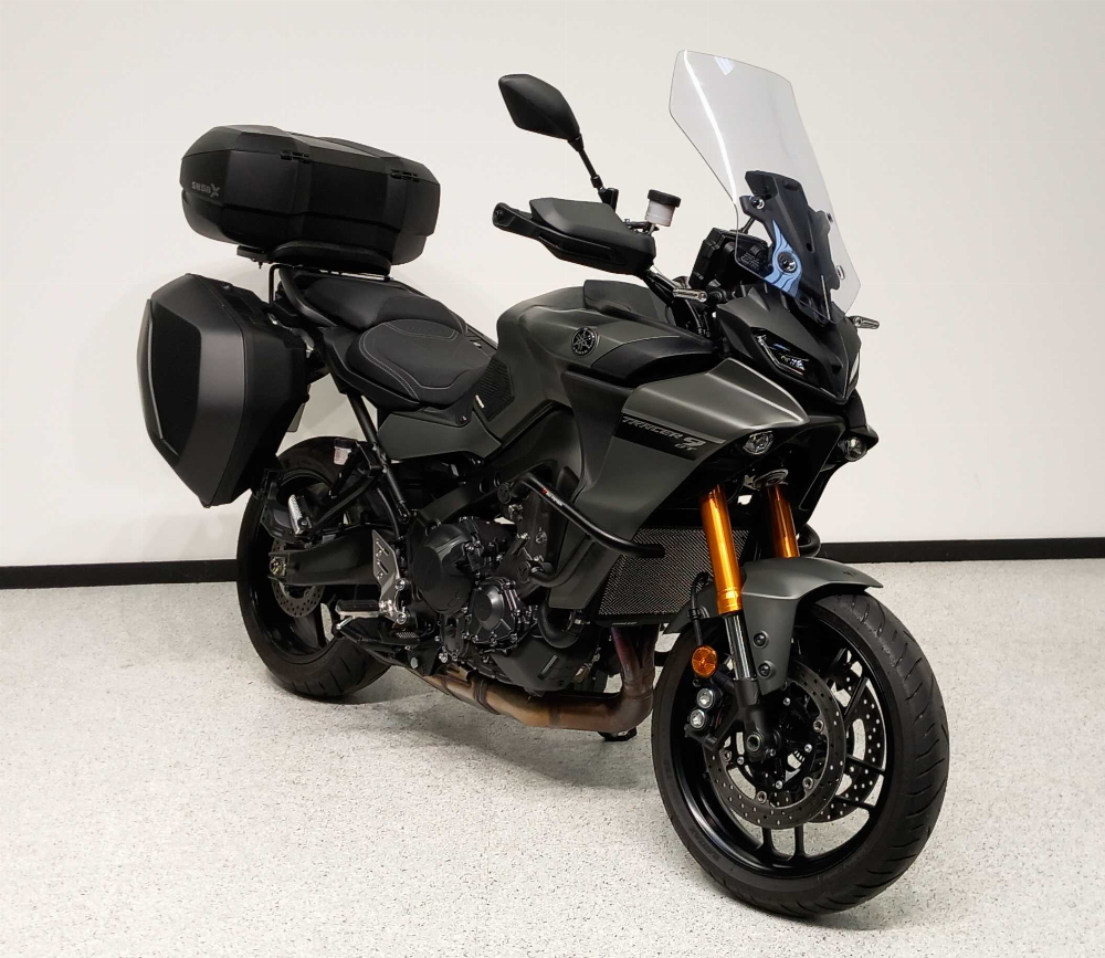 Yamaha Tracer 900 GT 2022 vue 3/4 droite