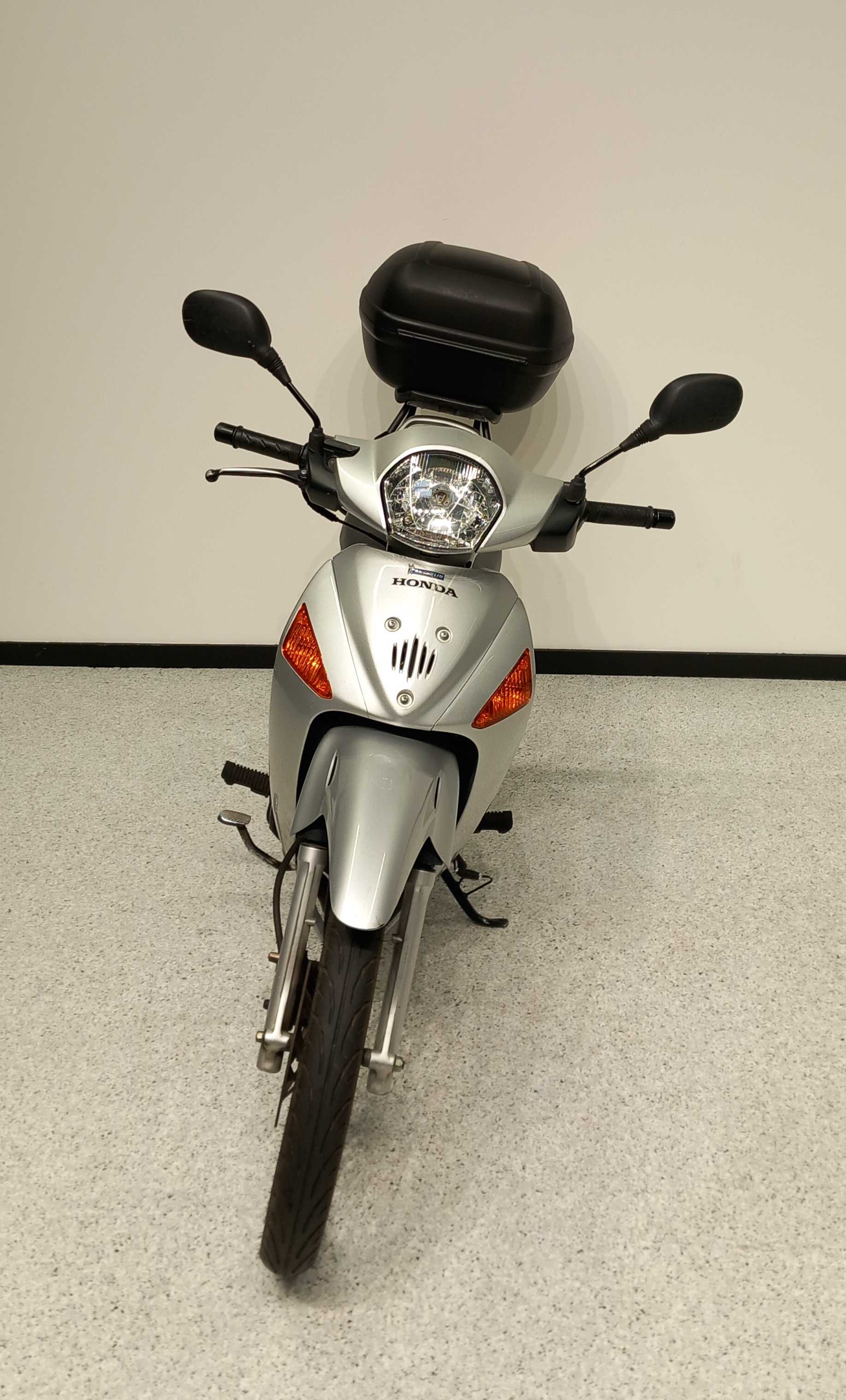 Honda ANF 125 Innova 2004 HD vue avant