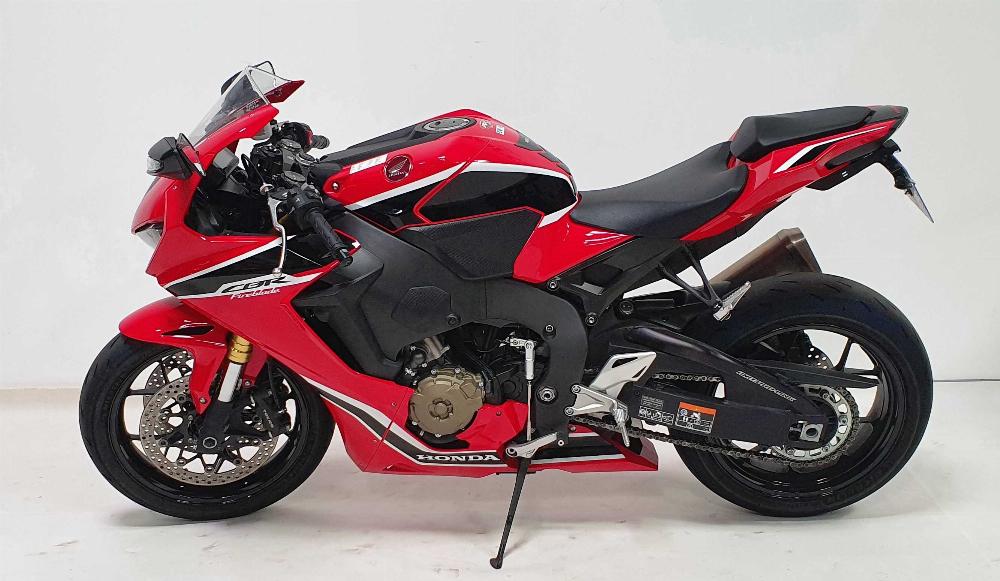Honda CBR 1000 R 2017 vue gauche