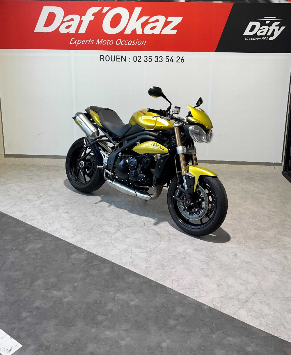 Triumph 1050 Speed Triple 2013 vue 3/4 droite