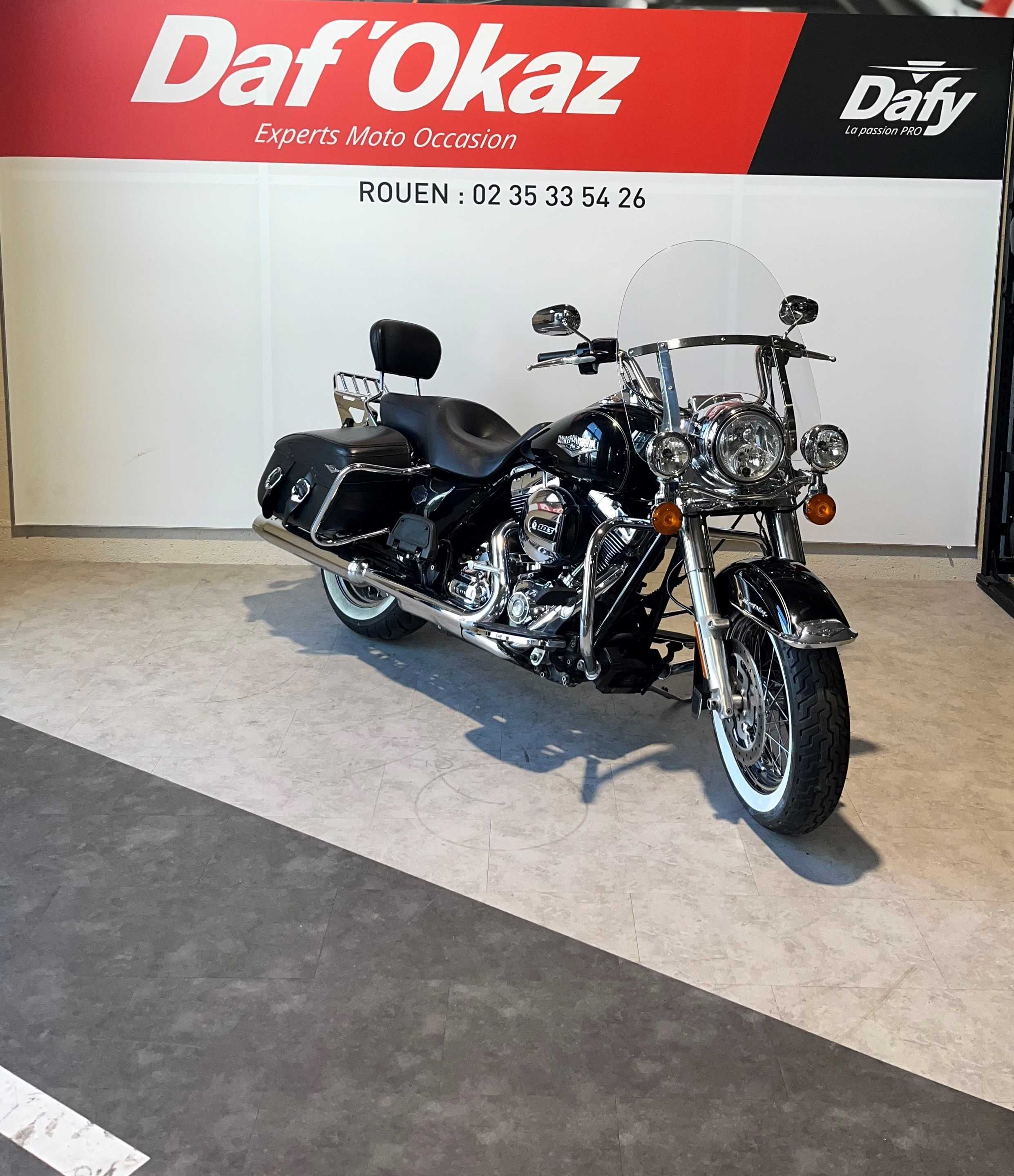 Harley-Davidson ROAD KING FLH 2015 HD vue 3/4 droite