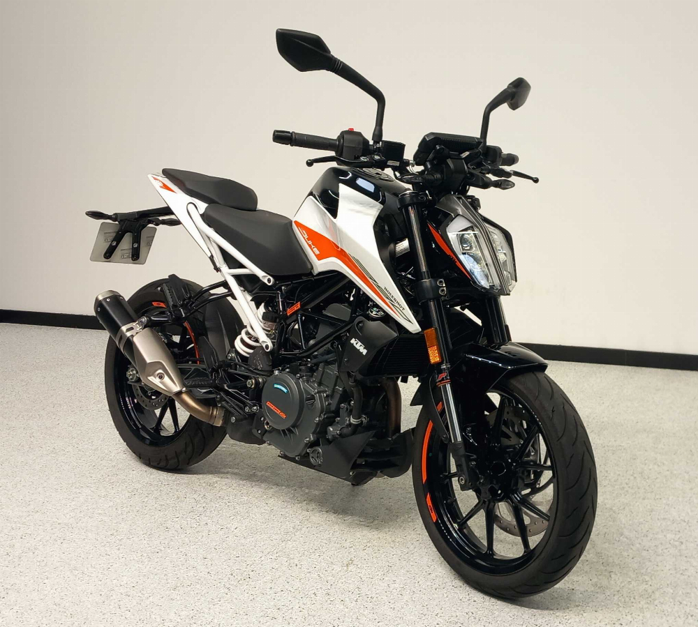 KTM 390 Duke 2021 vue 3/4 droite