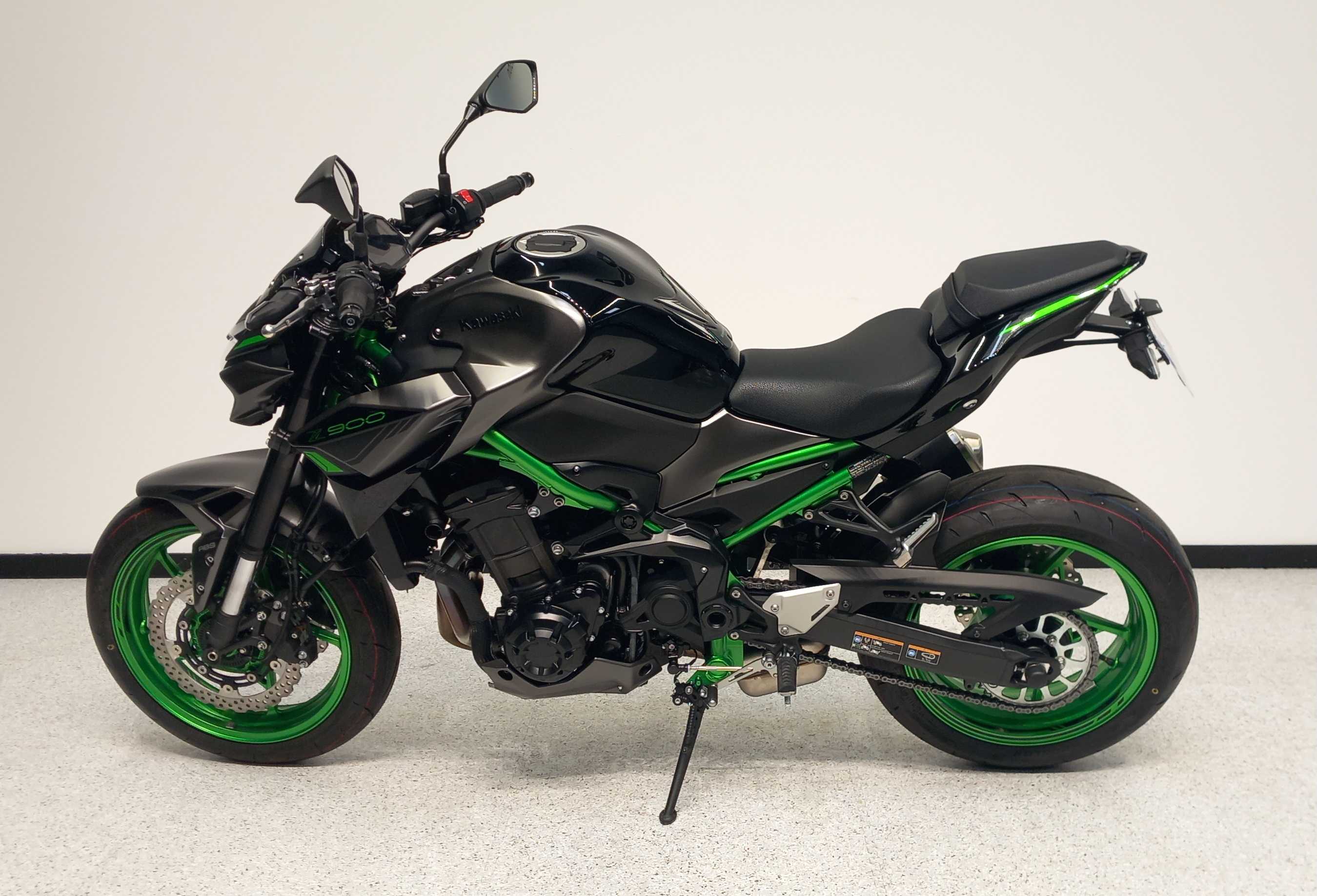 Kawasaki Z 900 2022 HD vue gauche