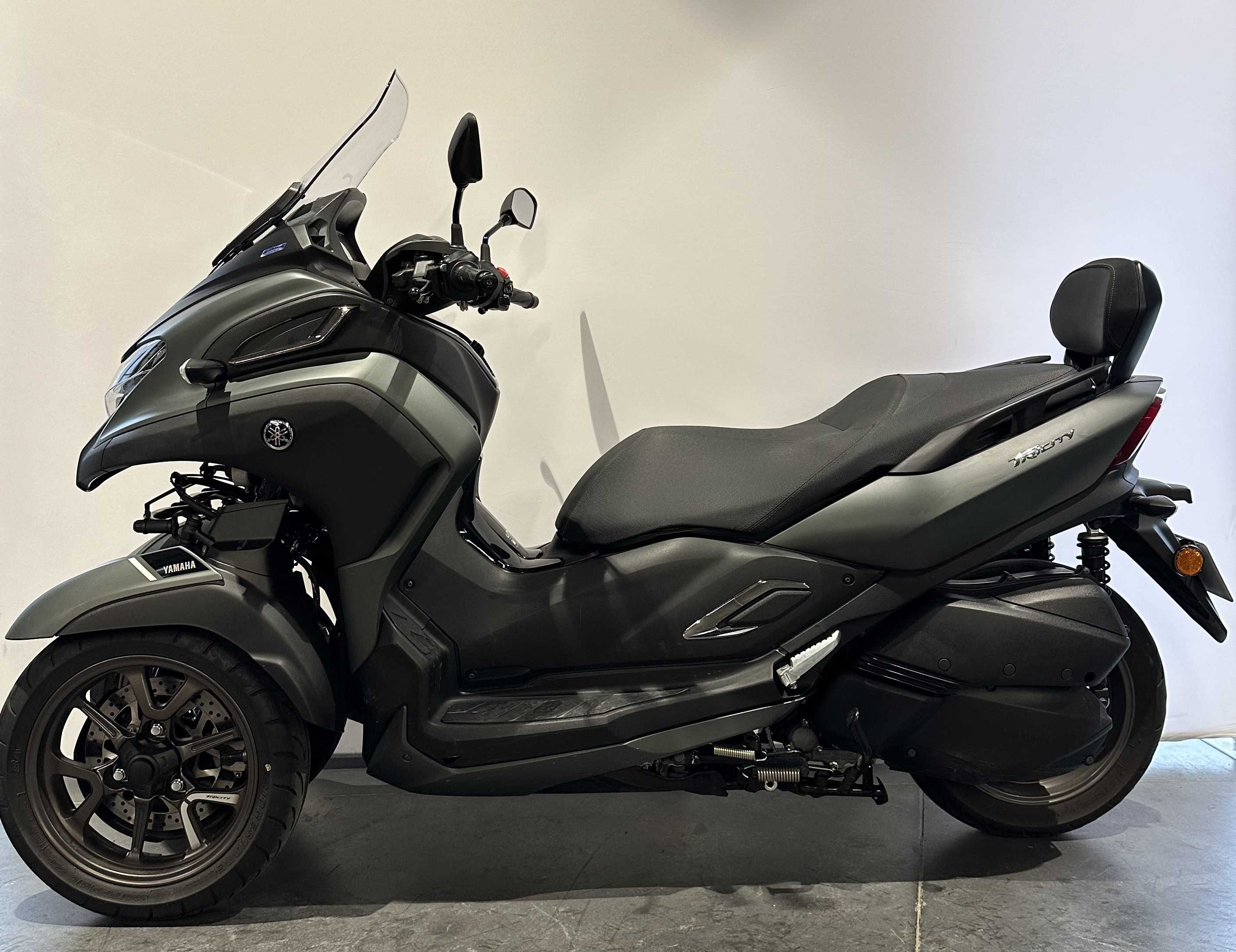 Yamaha MWD 300 Tricity 2021 HD vue gauche