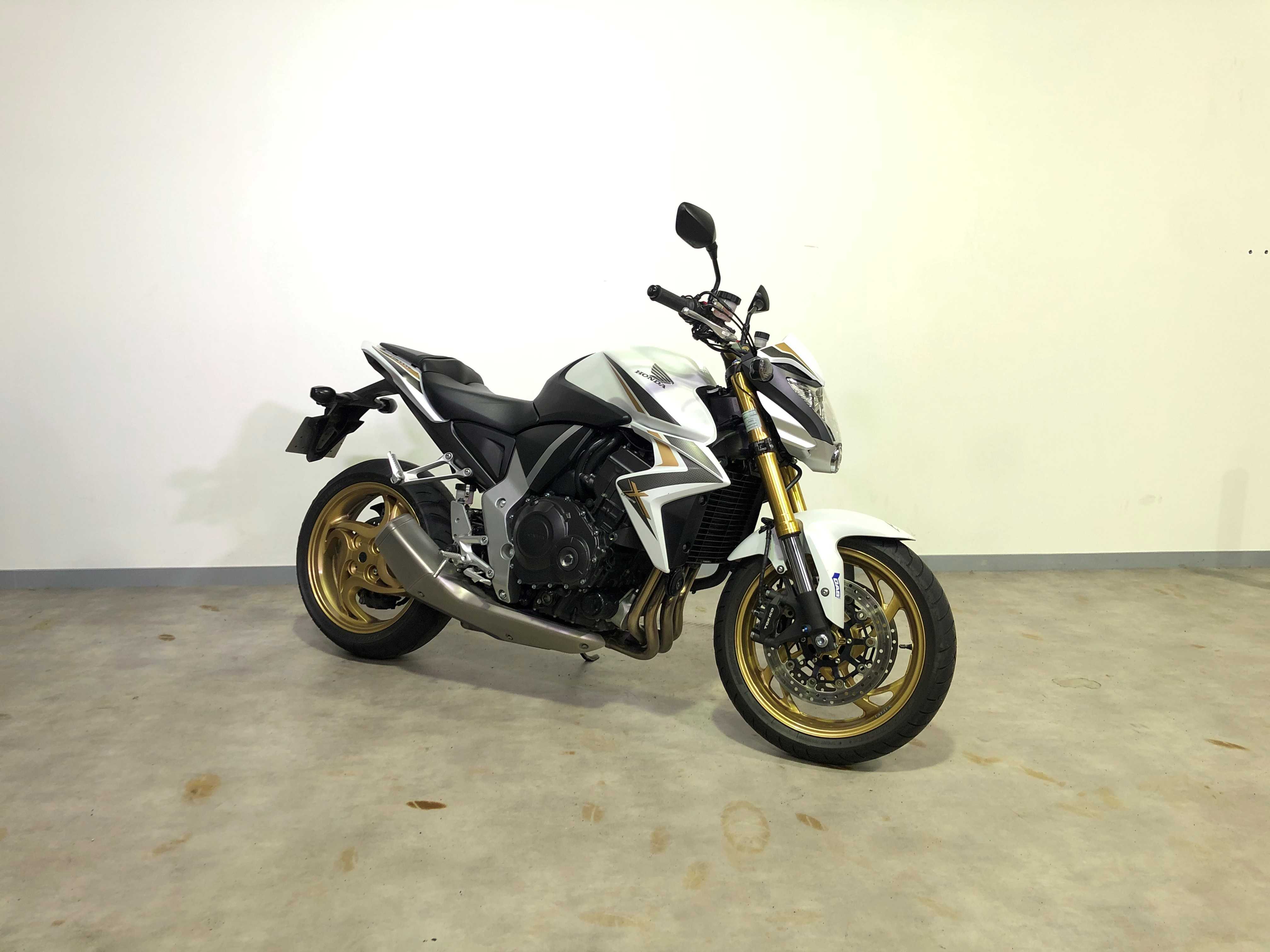 Honda CB 1000 R 2015 HD vue 3/4 droite