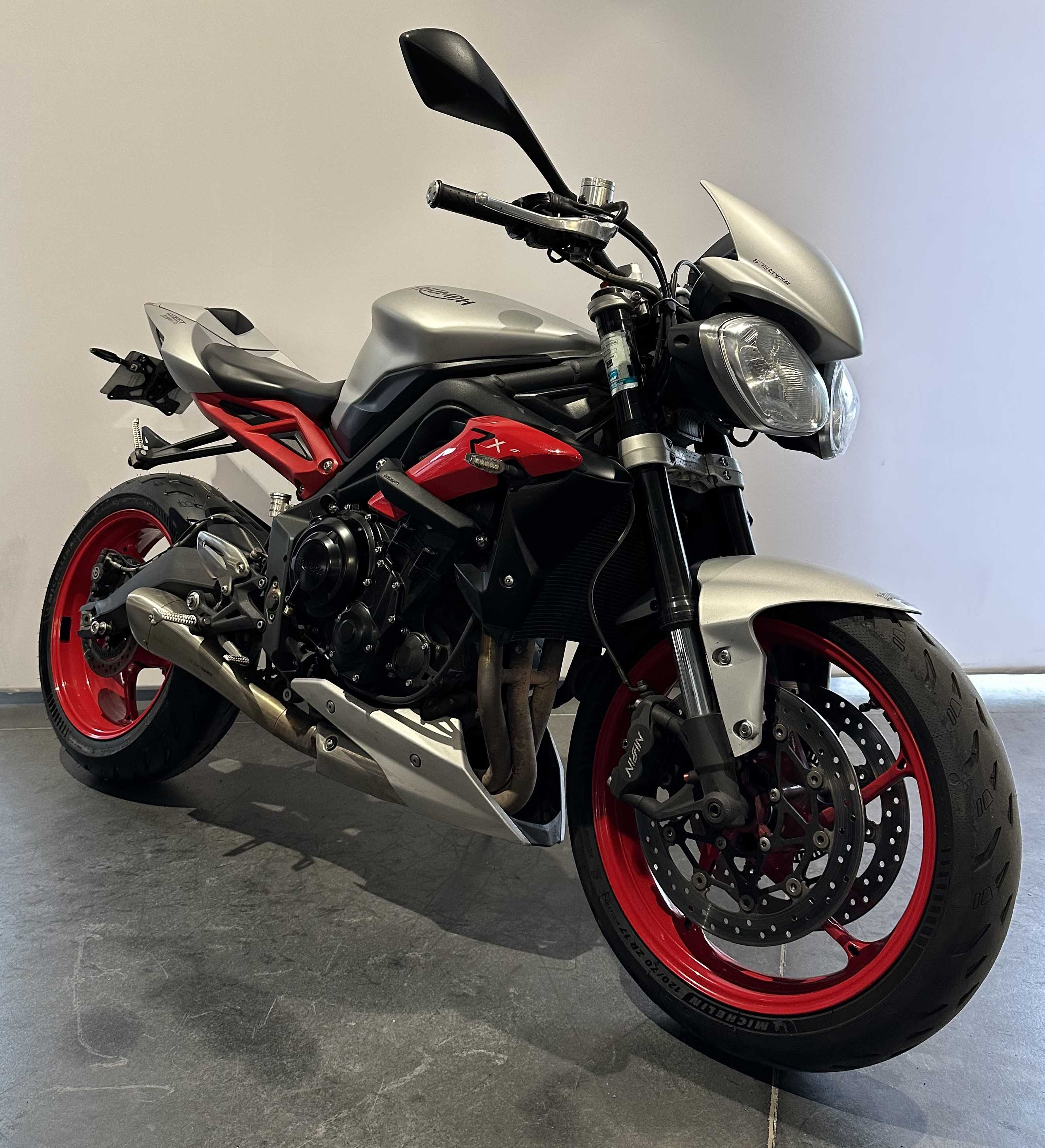 Triumph 675 Street Triple Rx 2015 HD vue 3/4 droite