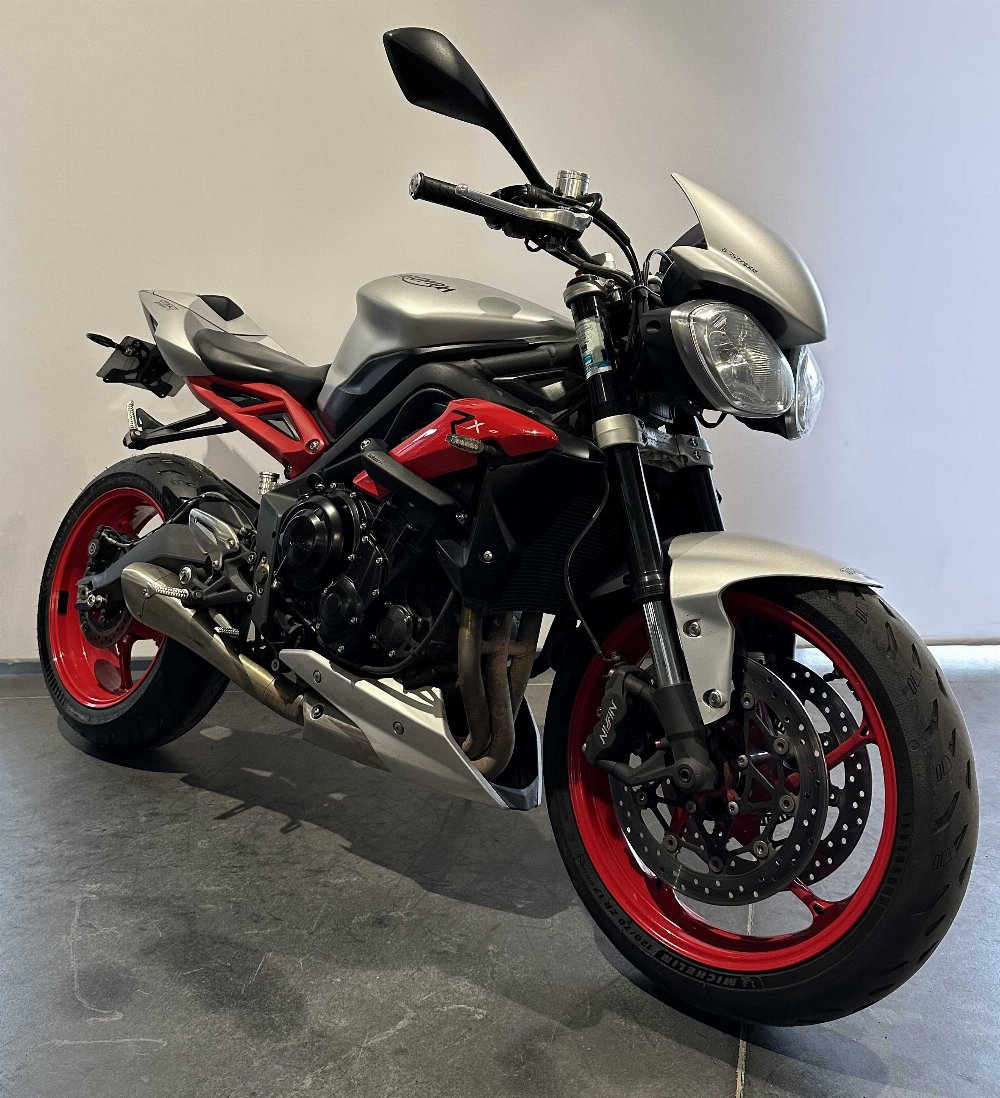 Triumph 675 Street Triple Rx 2015 vue 3/4 droite