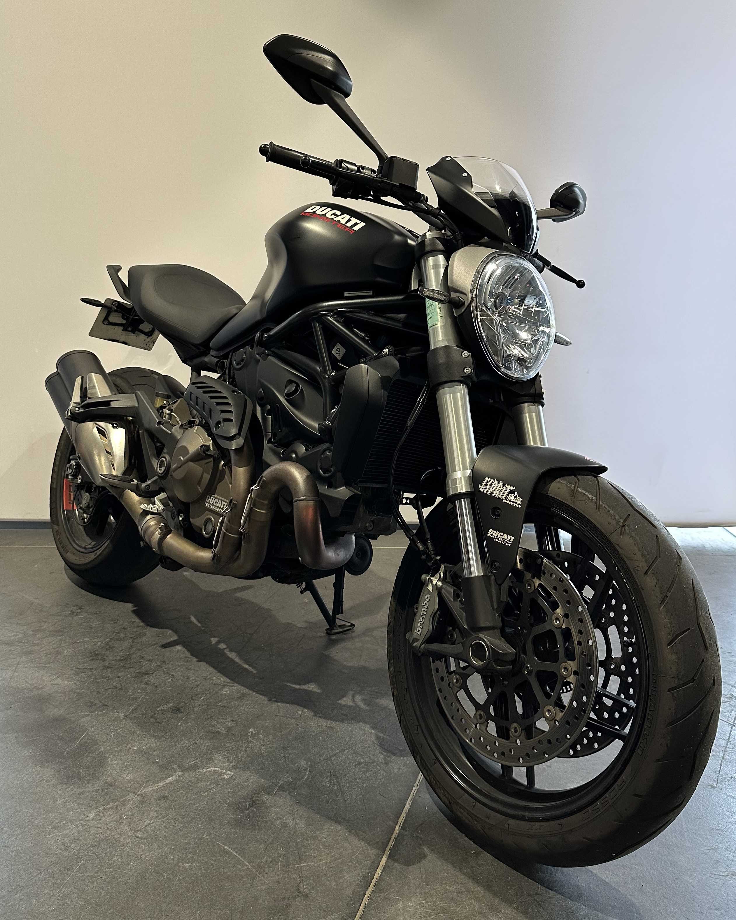 Ducati 821 Monster Dark 2016 HD vue 3/4 droite