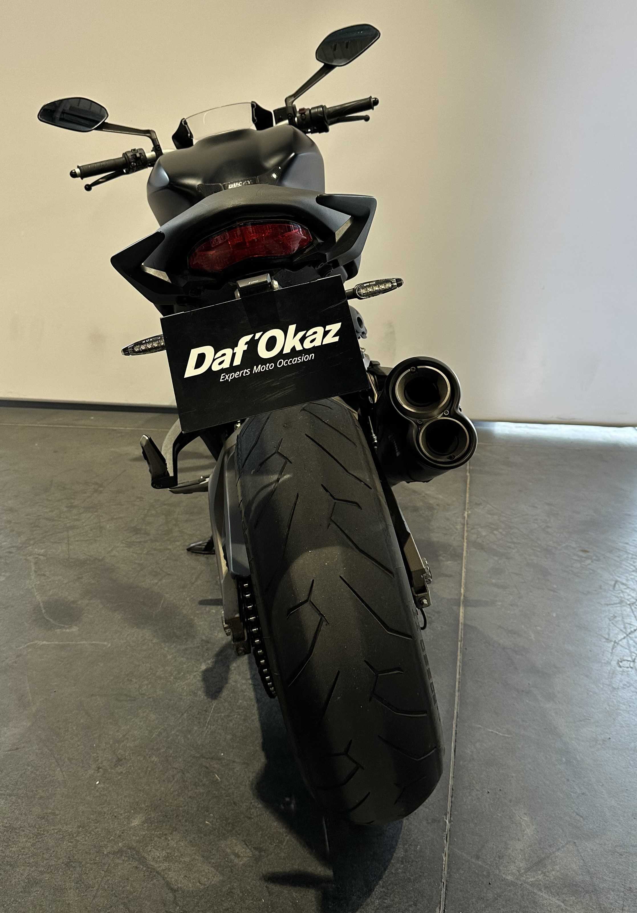 Ducati 821 Monster Dark 2016 HD vue arrière