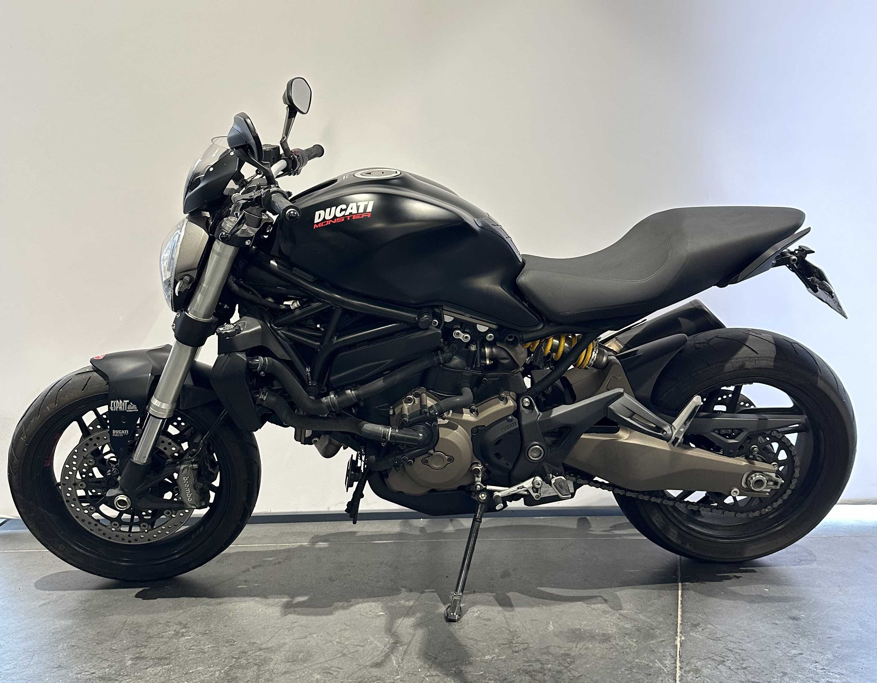 Ducati 821 Monster Dark 2016 HD vue gauche