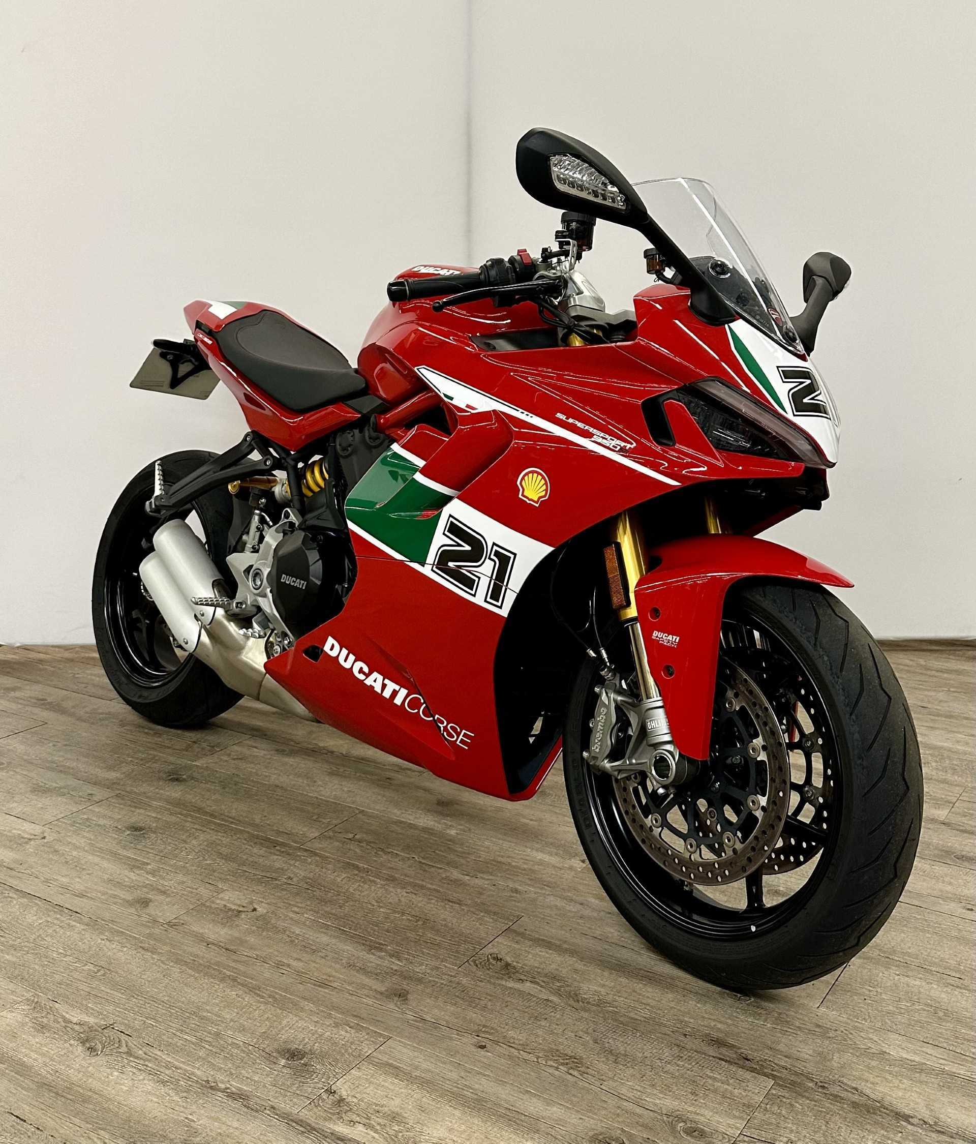 Ducati 950 Supersport S 2021 HD vue 3/4 droite