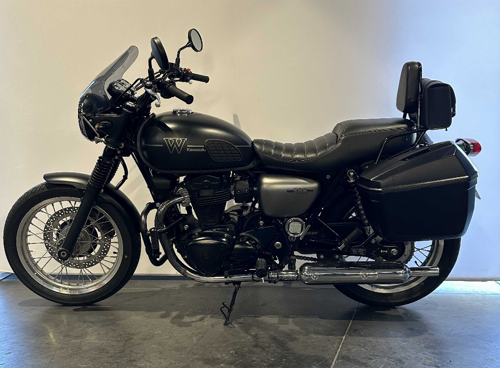 Kawasaki W 800 Cafe 2021 vue gauche