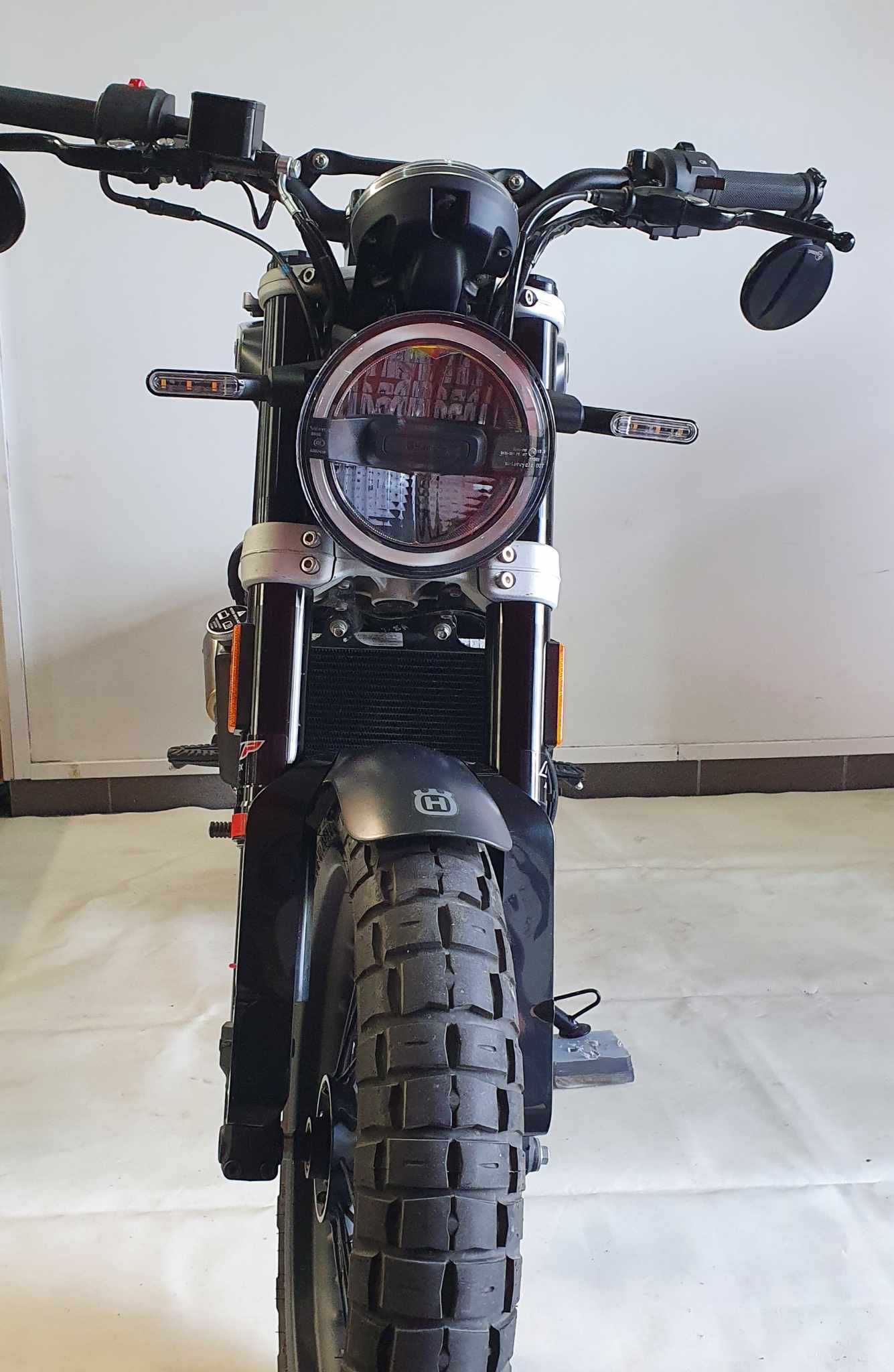 Husqvarna Svartpilen 125 2021 HD vue avant