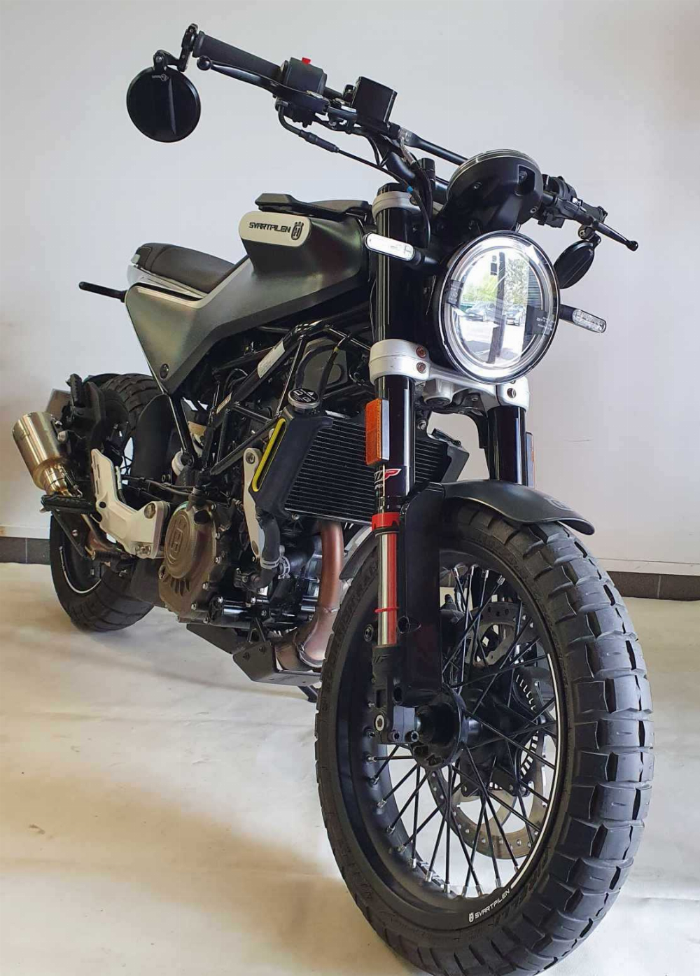 Husqvarna Svartpilen 125 2021 vue 3/4 droite