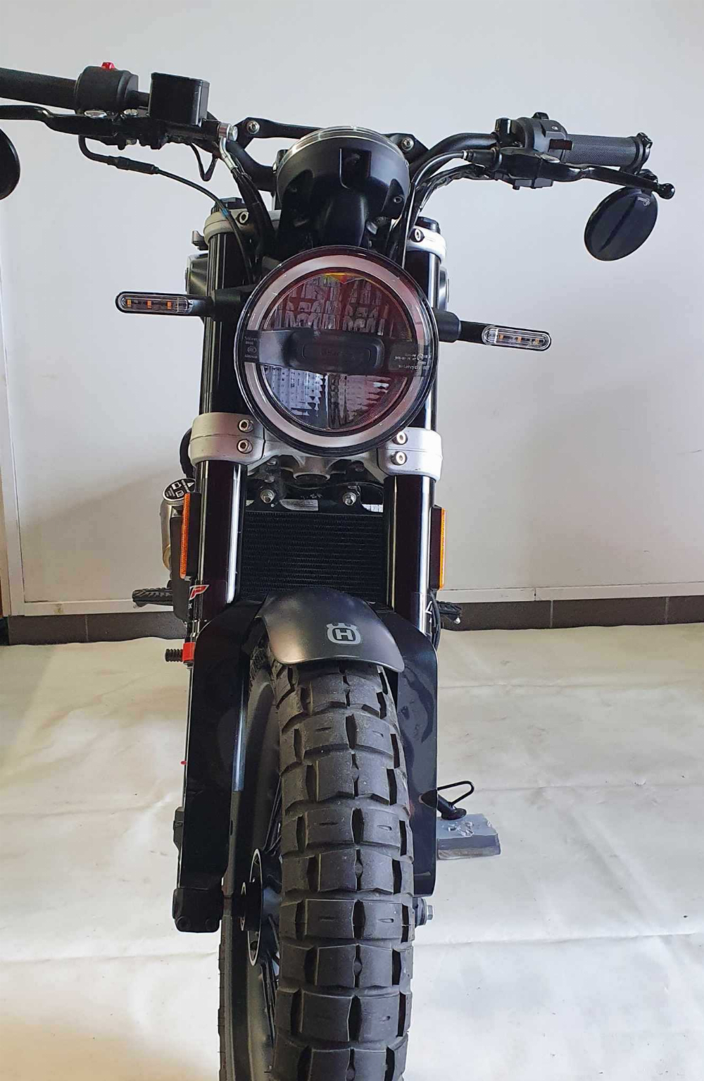 Husqvarna Svartpilen 125 2021 vue avant