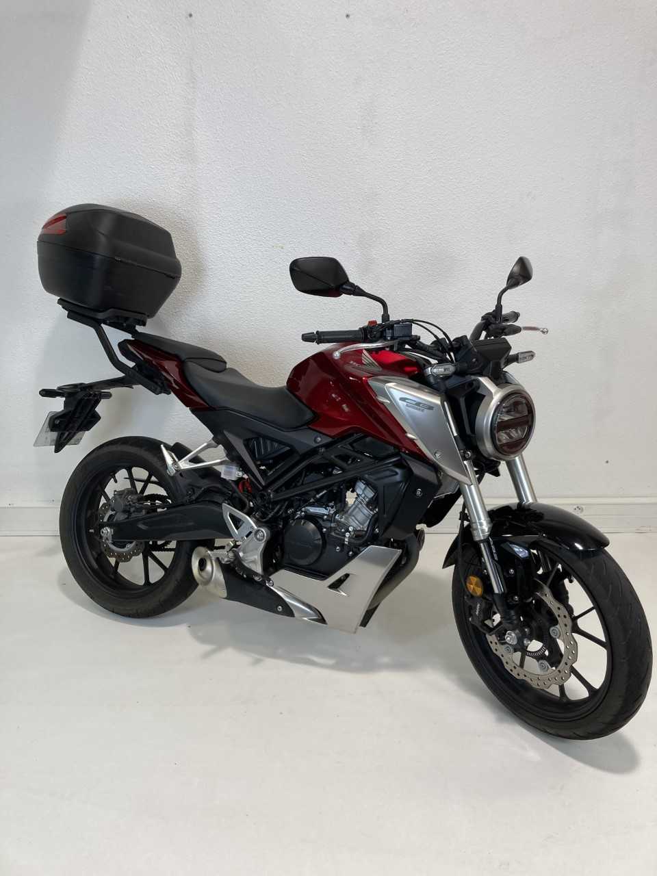 Honda CB 125 R 2018 vue 3/4 droite