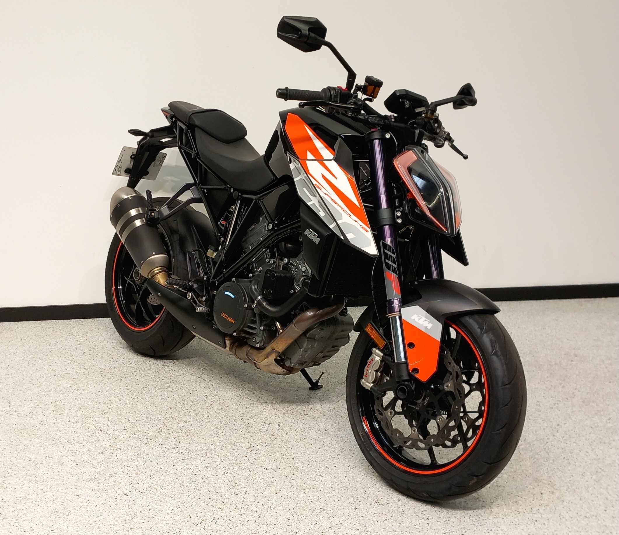 KTM 1290 Super Duke R 2019 HD vue 3/4 droite