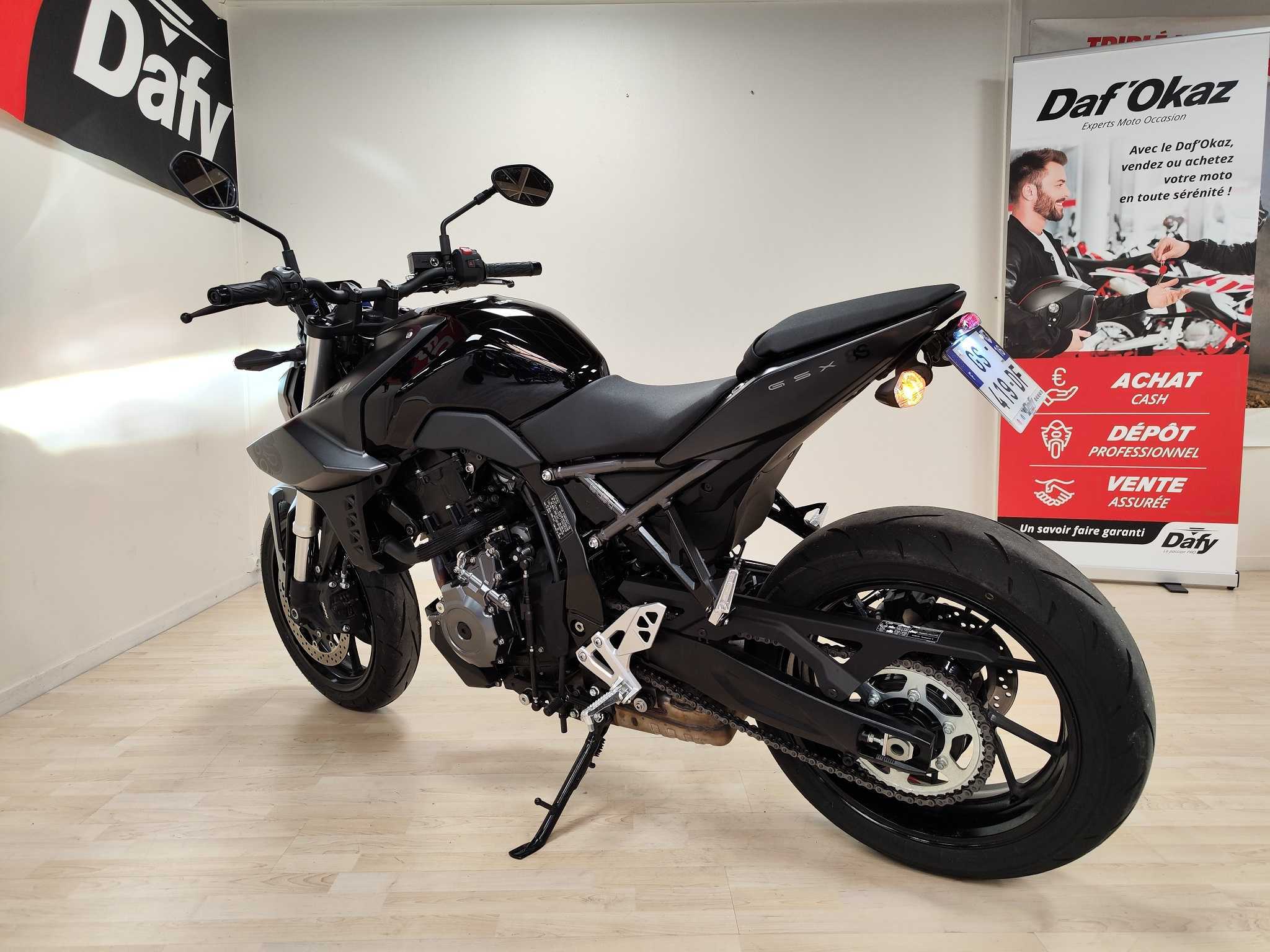 Suzuki GSX 800 8S 2023 HD vue arrière