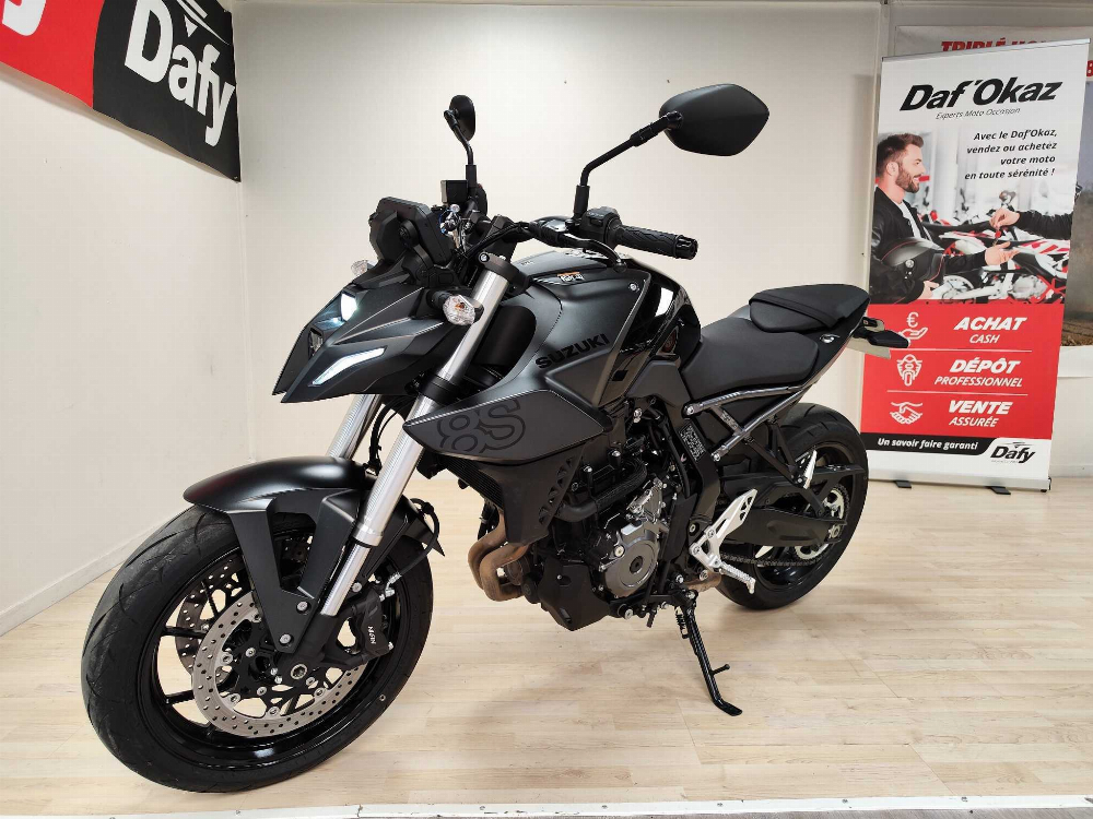 Suzuki GSX 800 8S 2023 vue avant